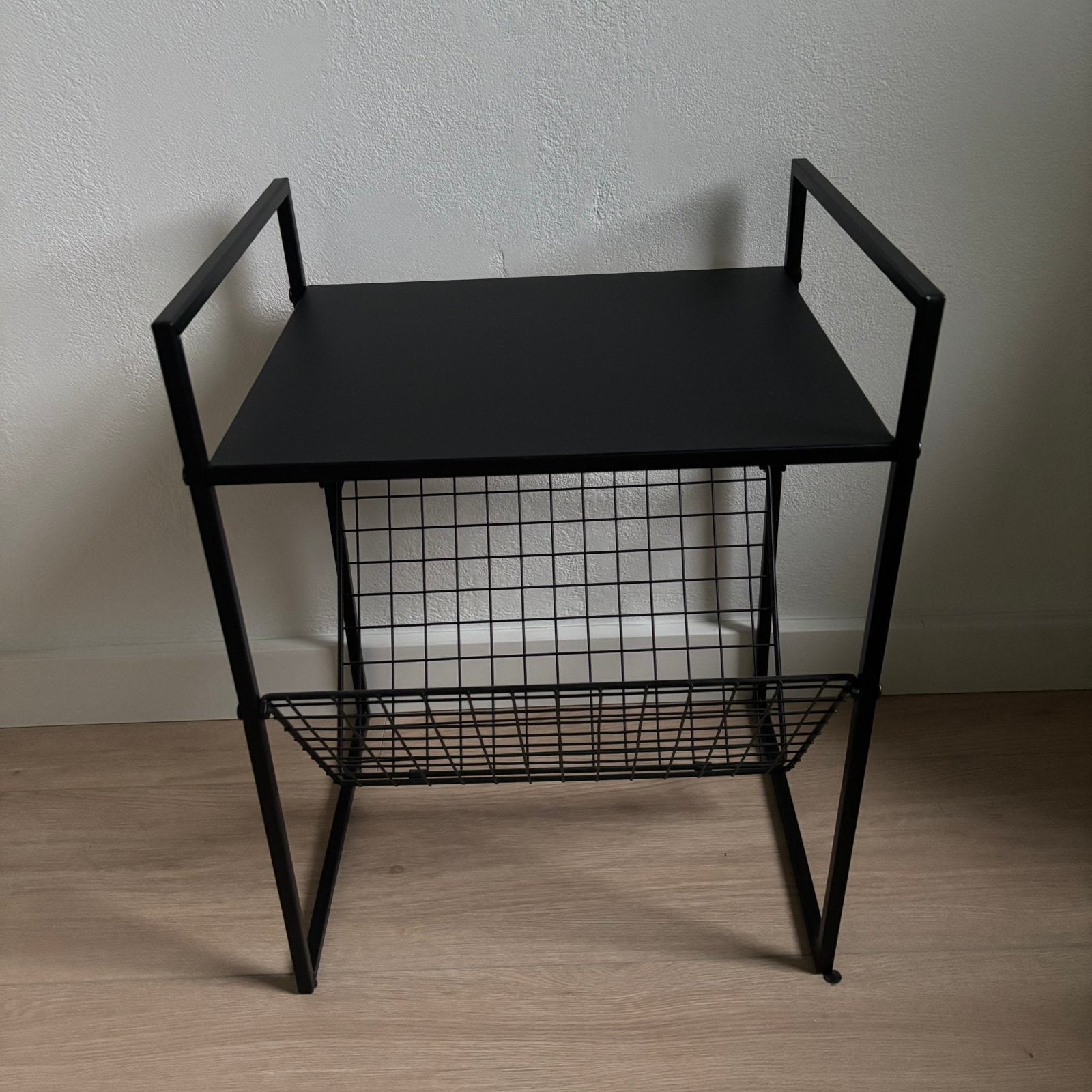 Bijzettafel zwart, Ophalen, 50 tot 100 cm, Zo goed als nieuw, Modern