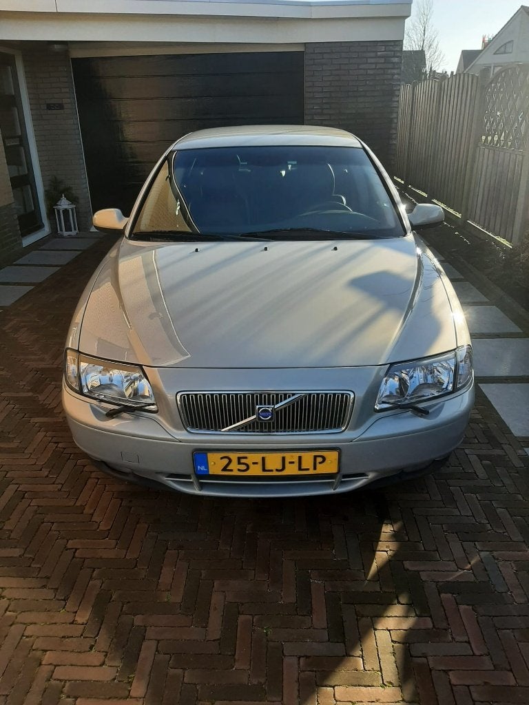 Volvo S80 2.4 170PK 2003 Beige, Auto's, Volvo, Voorwielaandrijving, 1800 kg, Leder en Stof, Beige