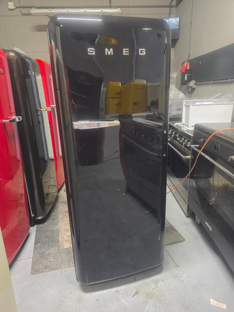 Smeg koelkast zwart(gratis bezichtiging), Witgoed en Apparatuur, Koelkasten en IJskasten, 200 liter of meer, Zo goed als nieuw