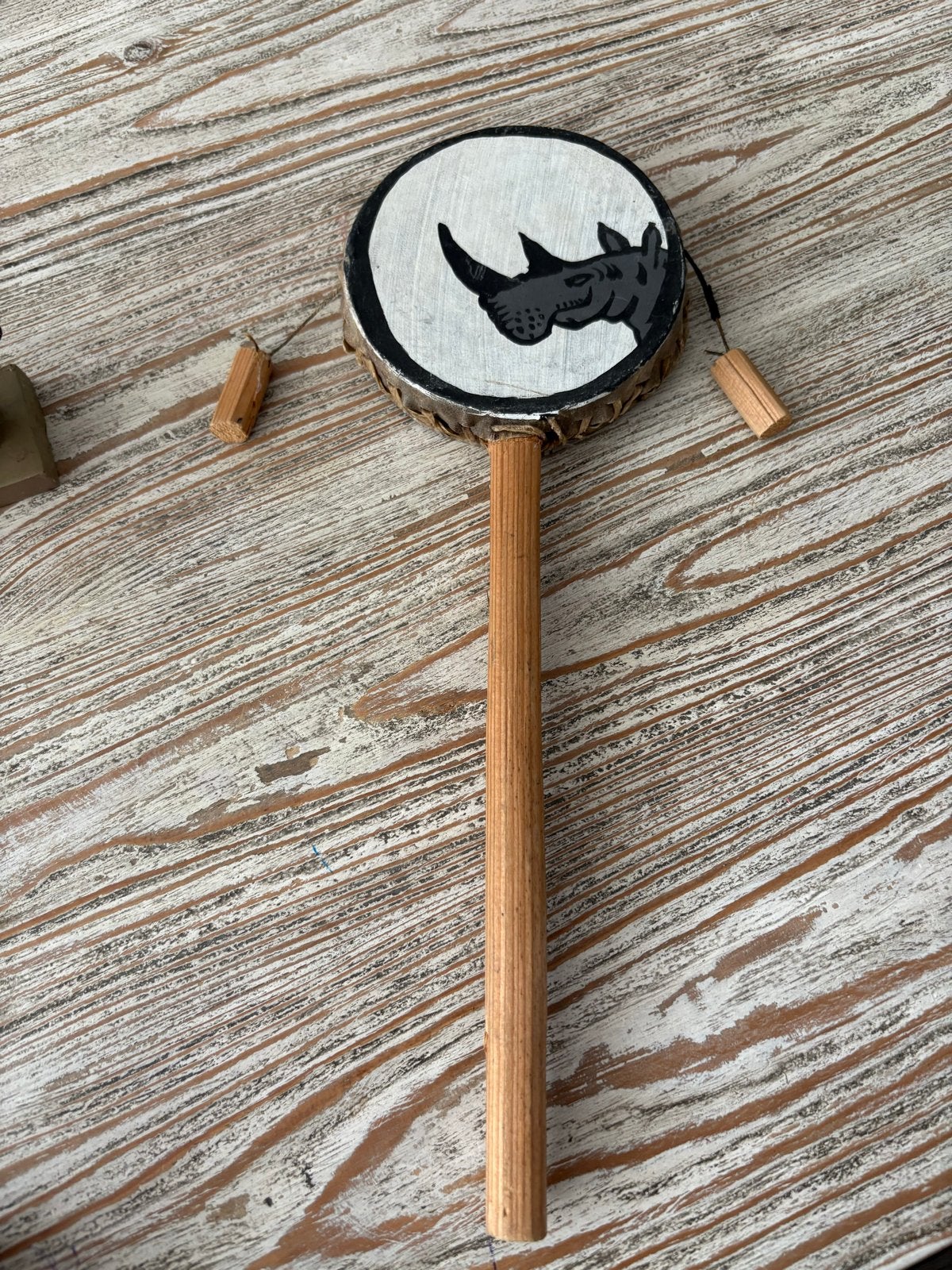 Unieke handtrommel met neushoorn design, Muziek en Instrumenten, Percussie, Ophalen of Verzenden, Gebruikt, Trommel