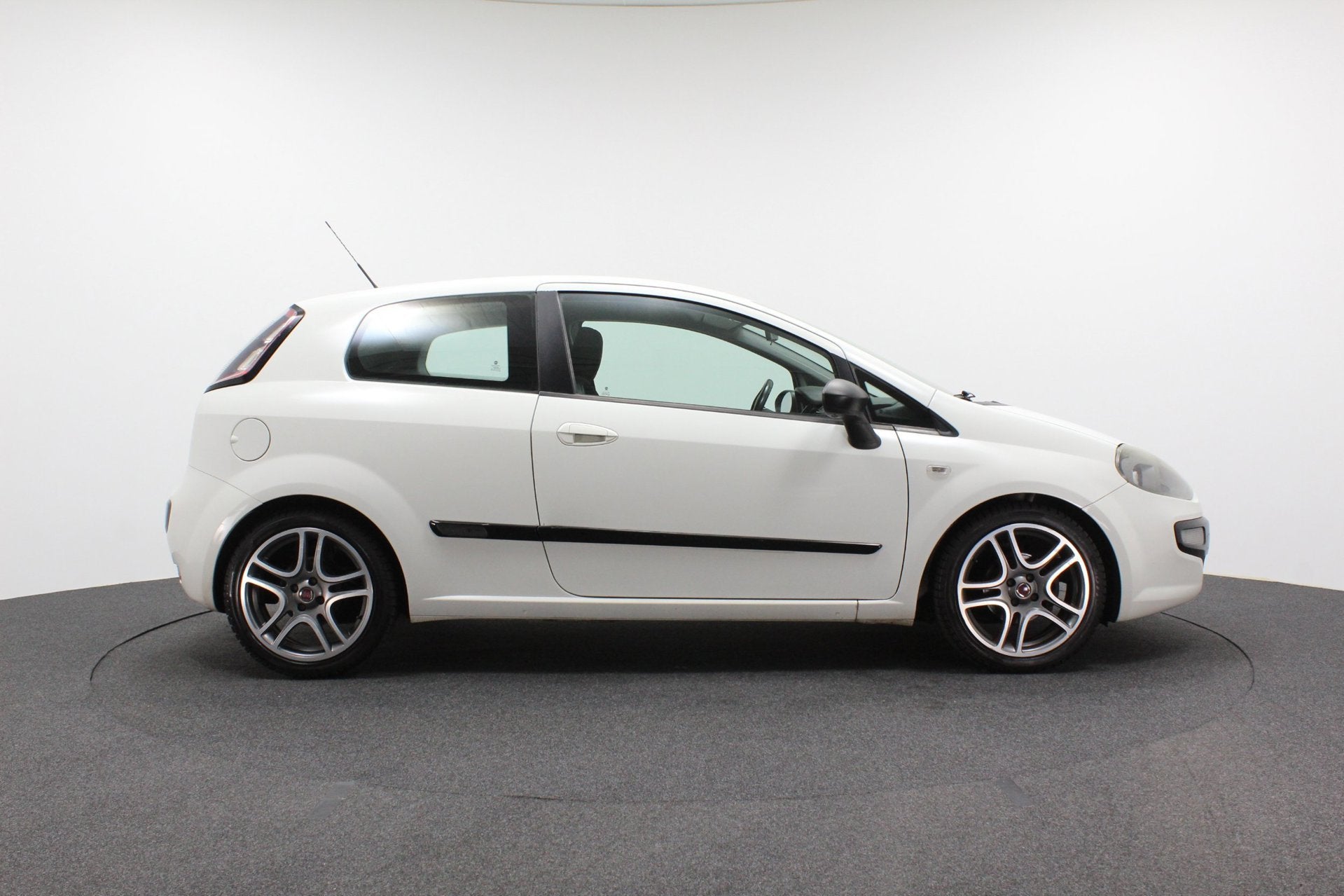 Fiat Punto Evo 1.2 Dynamic | Airco | Sportvelgen | Stuurbedi, Voorwielaandrijving, Euro 5, Elektrische ramen, 1242 cc