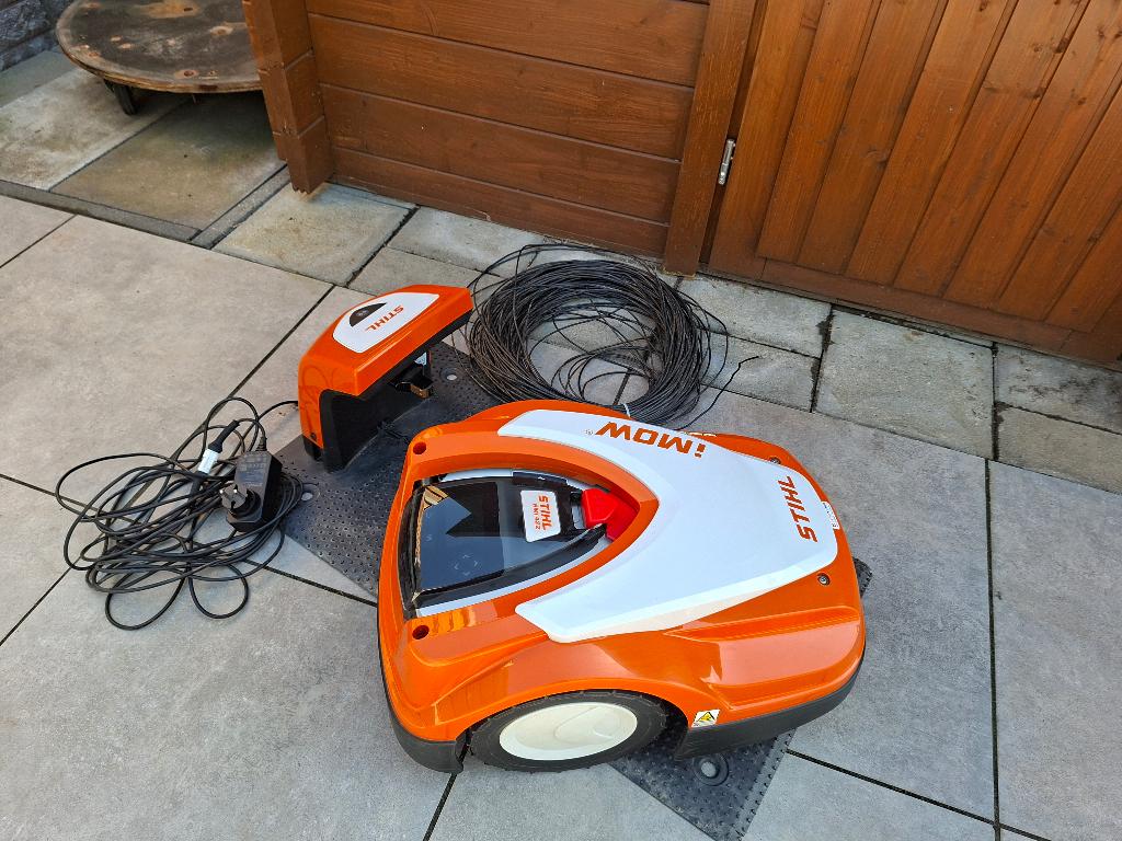 STIHL robotmaaier 422.2, inclusief diverse extra’s, Ophalen, Nieuw, STIHL, Met regensensor