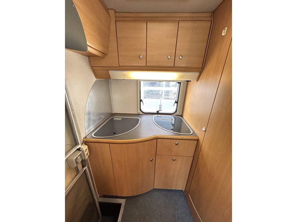 Foto 14 van Knaus Sun Traveller 605MF 6-Persoons Fiat Ducato 2.8JTD
