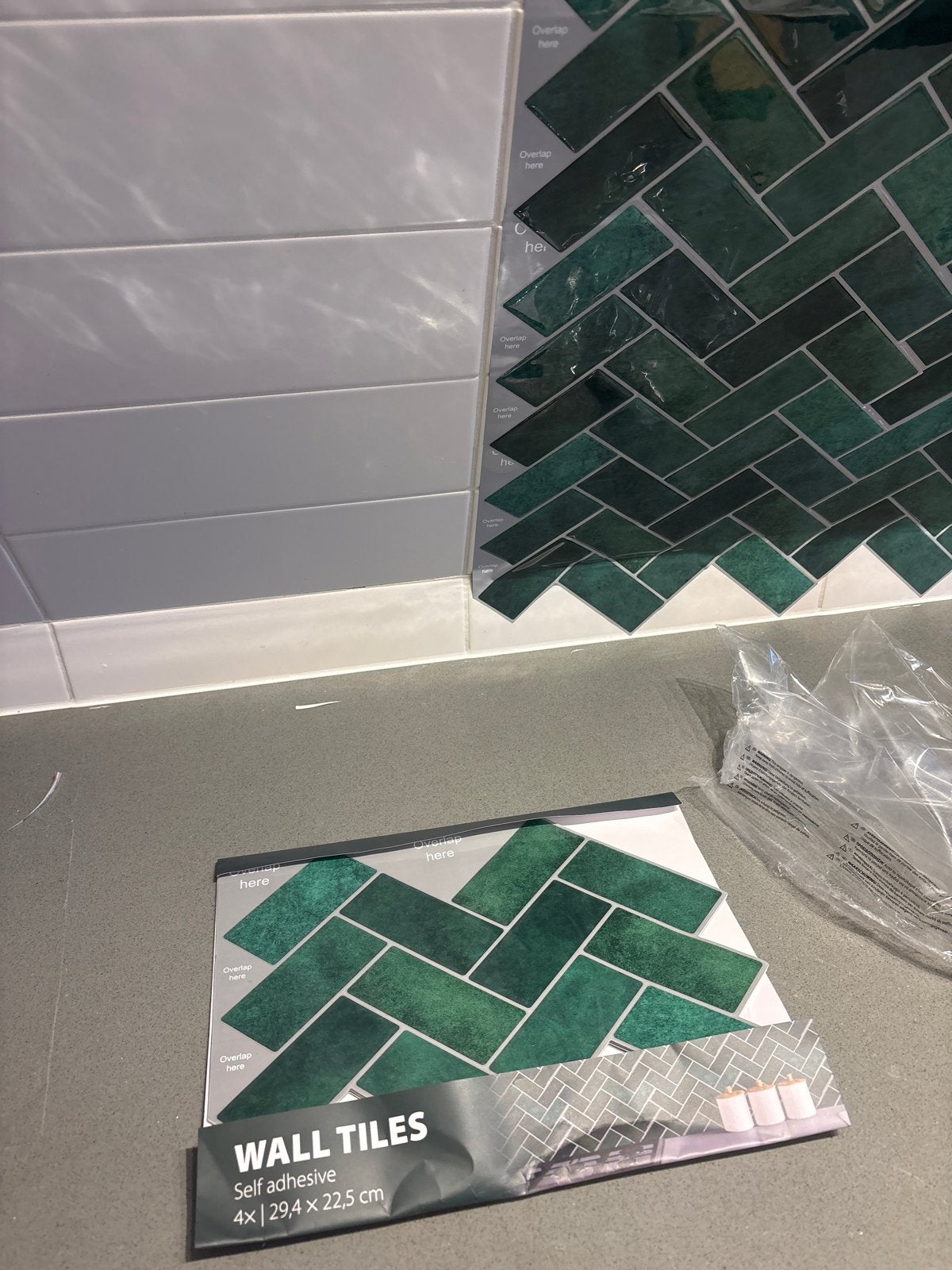 GEZOCHT! Zelfklevende wandtegels - Groene visgraat, Overige materialen, Wandtegels, Nieuw, 20 tot 40 cm