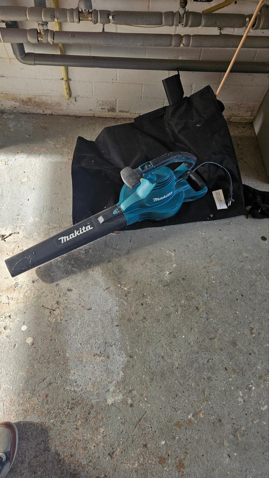 Makita Elektrische Bladblazer/Bladzuiger met Opvangzak, Ophalen, Gebruikt, Met opvangzak, Handgedragen