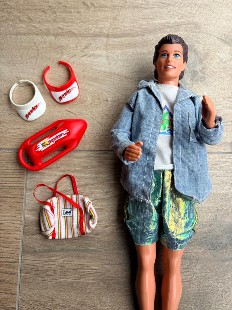 Vintage Ken Barbie pop met Baywatch accessoires en kleding, Ophalen of Verzenden, Gebruikt, Barbie