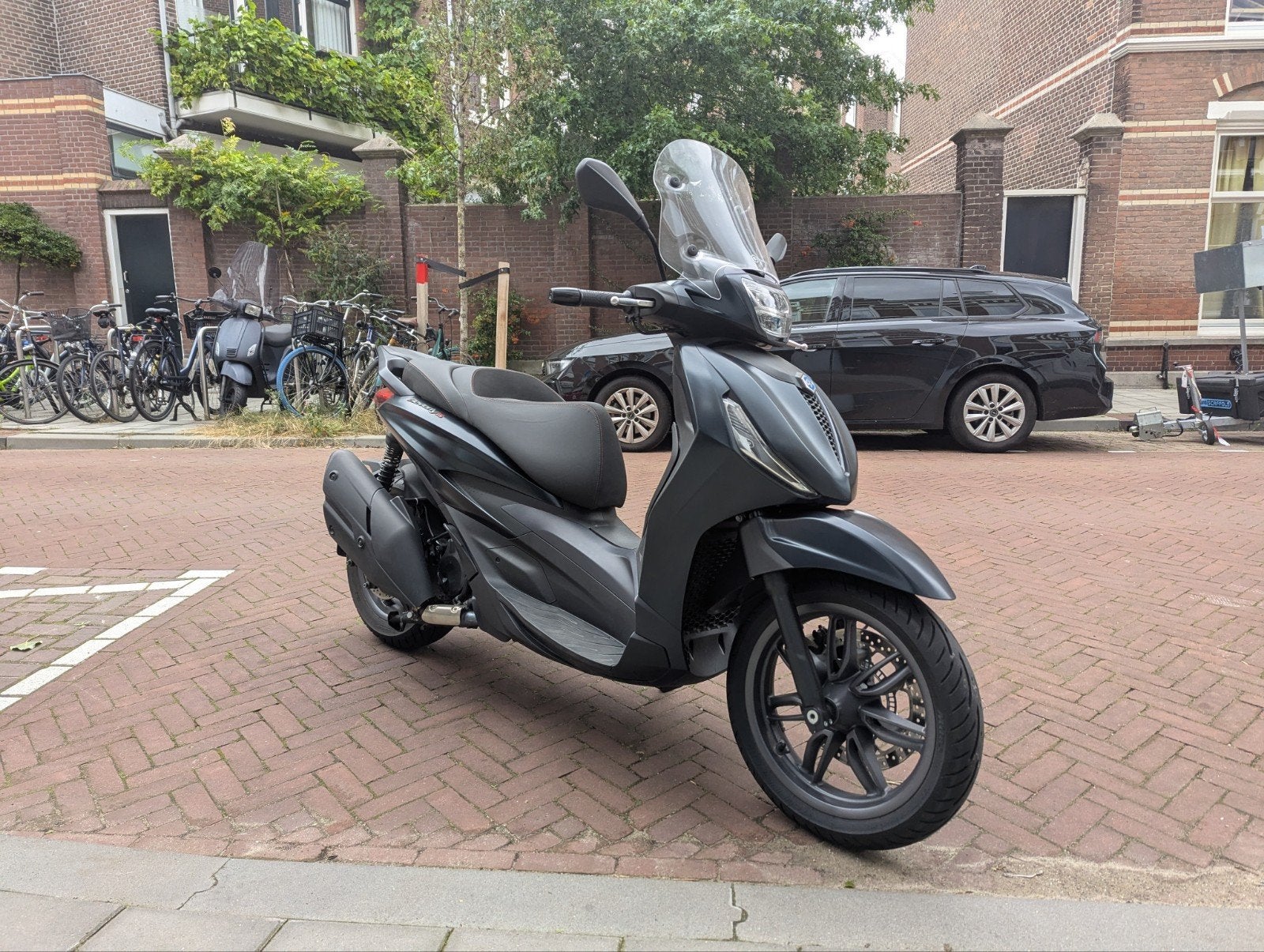 ZGAN Piaggio Beverly 400 HPE S NIEUWSTAAT, Ophalen, Overige modellen, Zo goed als nieuw, Benzine