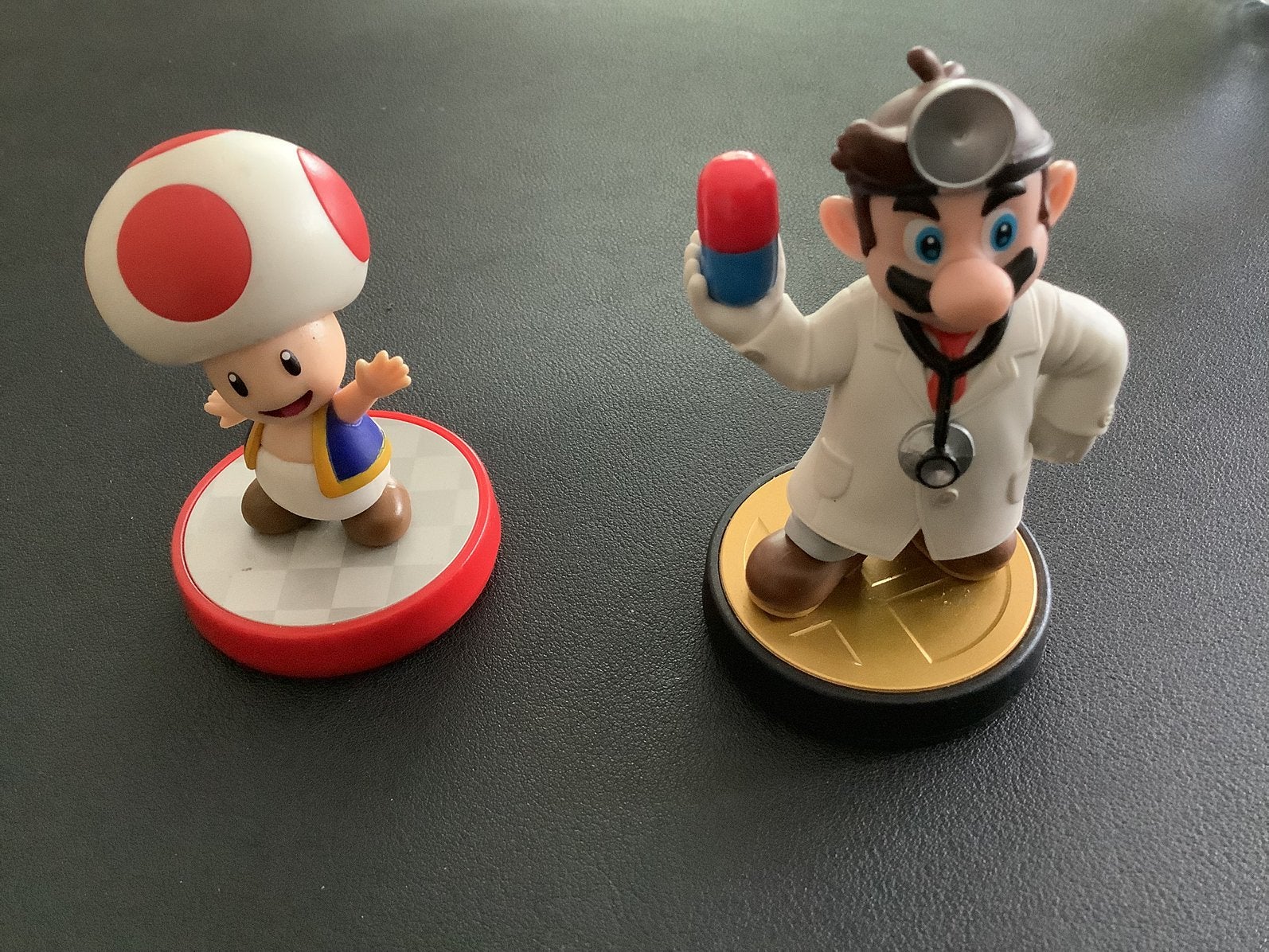 Amiibo super mario Toad of dr dokter Mario, Spelcomputers en Games, Games | Overige, Zo goed als nieuw, Ophalen of Verzenden