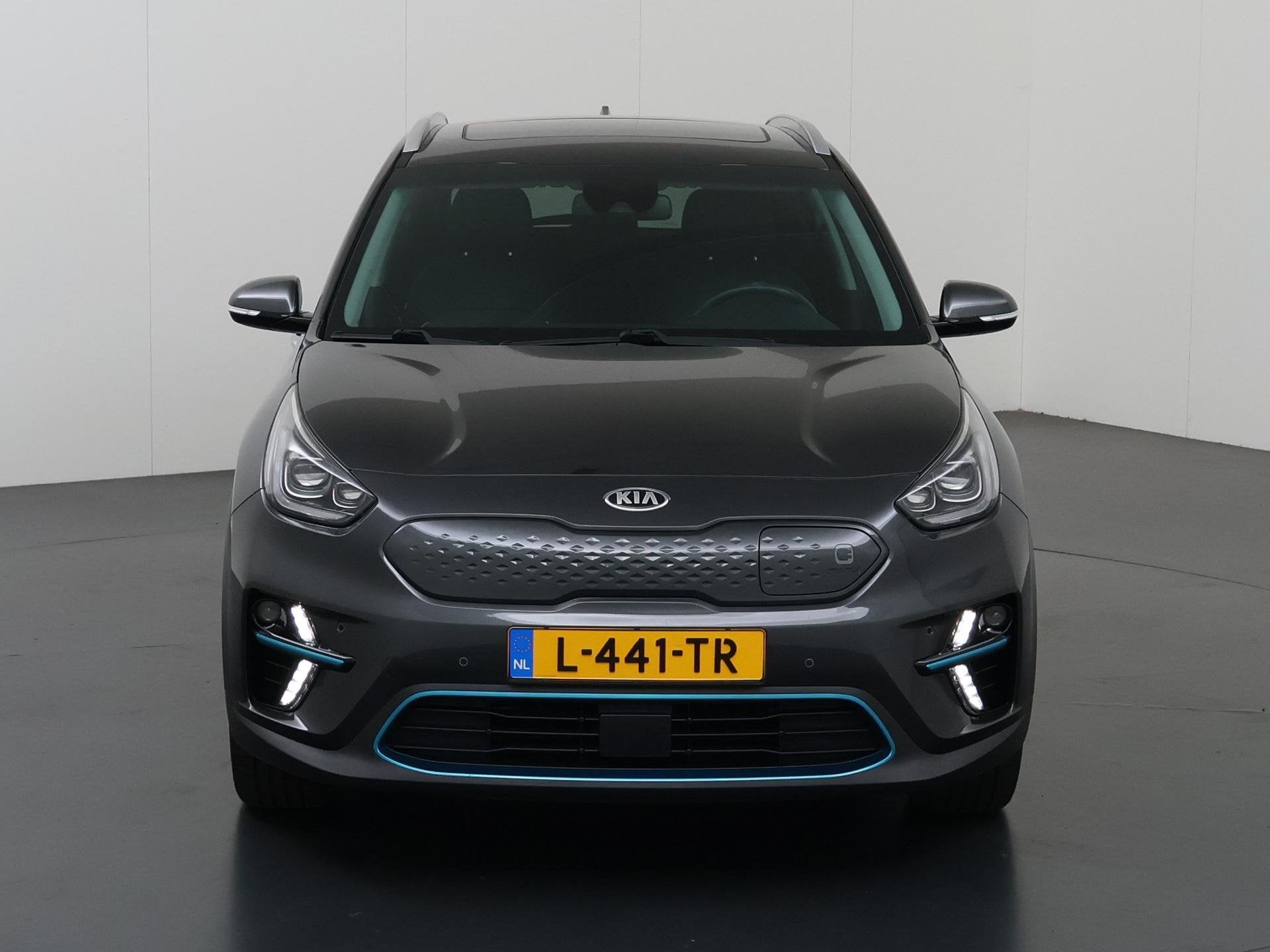 Kia e-Niro DynamicPlusLine 64 kWh | Schuifdak | Stoel/Stuurv, Gebruikt, 1712 kg, Leder en Stof, Origineel Nederlands