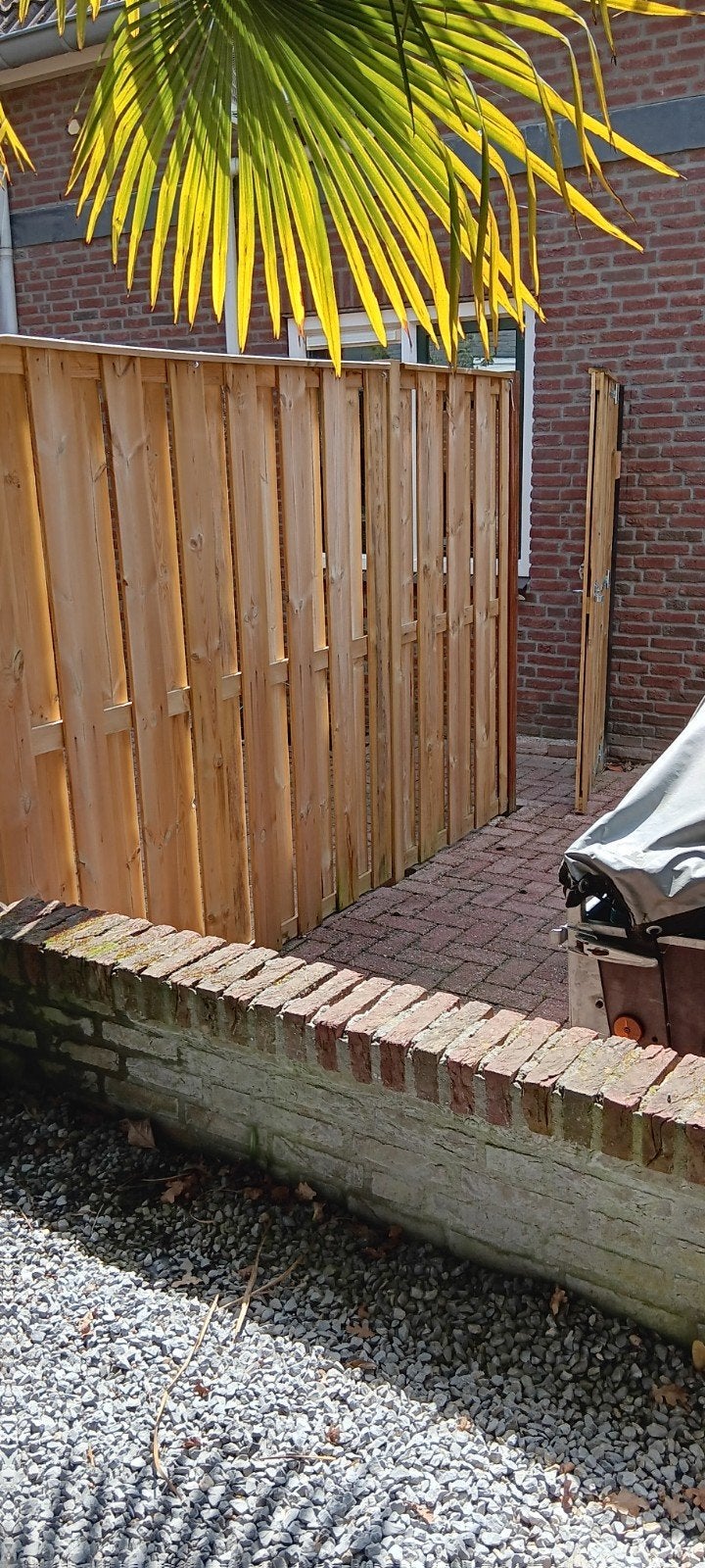 Houten schutting met poort - Zo goed als nieuw, Tuin en Terras, Schuttingen, Ophalen, 1 tot 2 meter, Zo goed als nieuw, 3 tot 6 meter