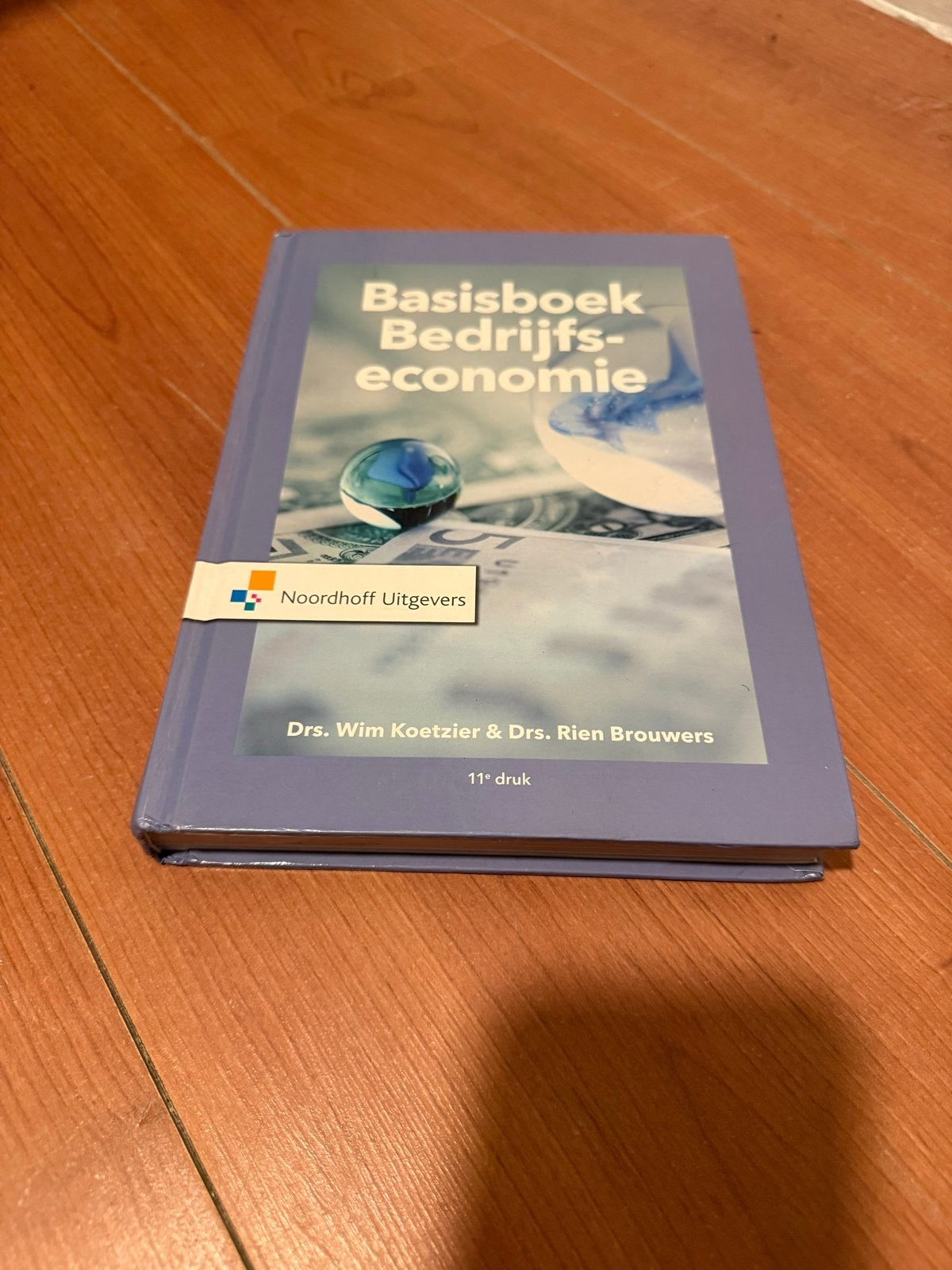 Basisboek Bedrijfseconomie 11e druk - Zo goed als nieuw, Ophalen of Verzenden, Zo goed als nieuw, Economie en Marketing