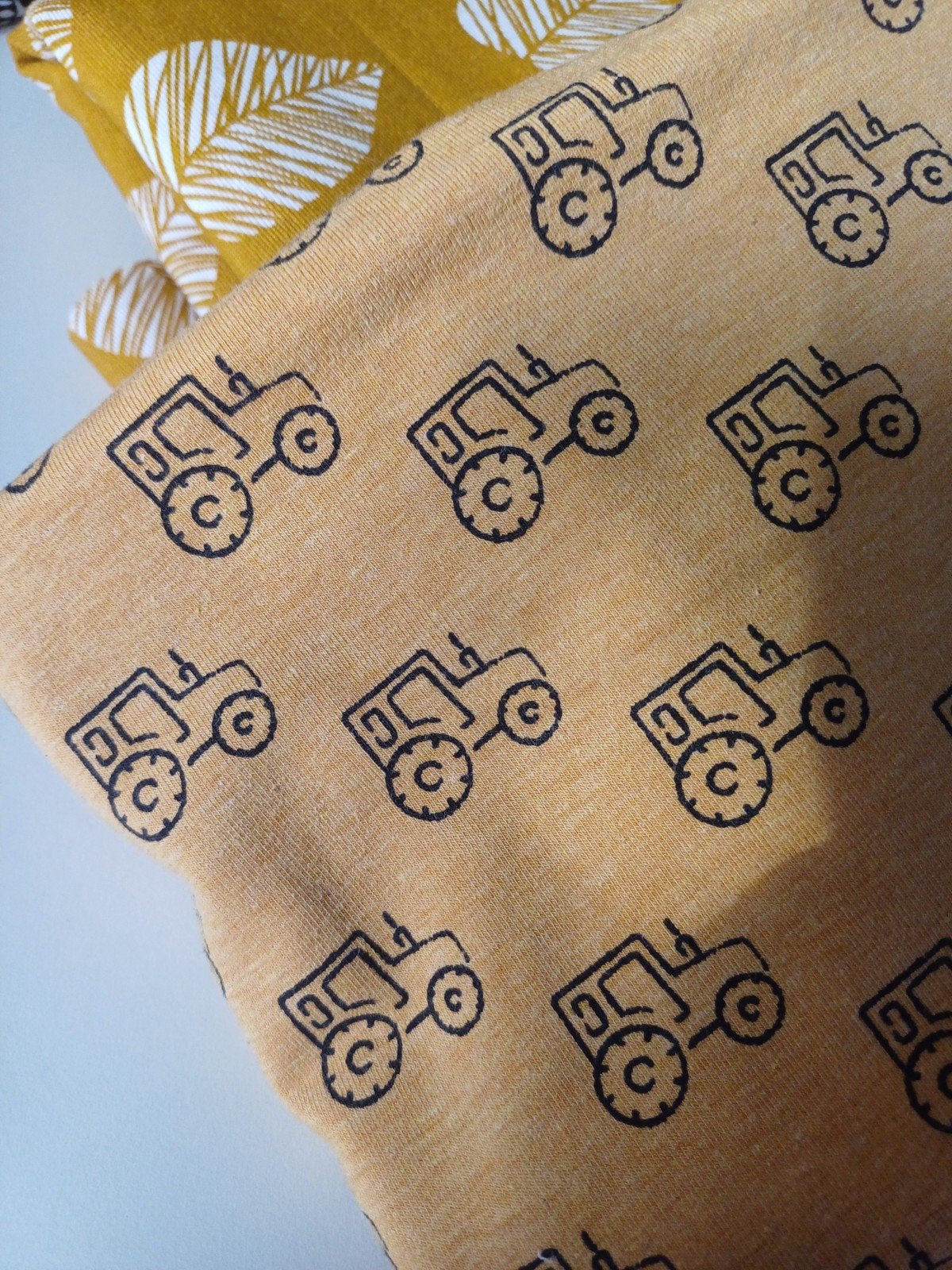 Lap stof tractor nieuw katoen stretch, 120 cm of meer, Geel, Nieuw, Ophalen of Verzenden