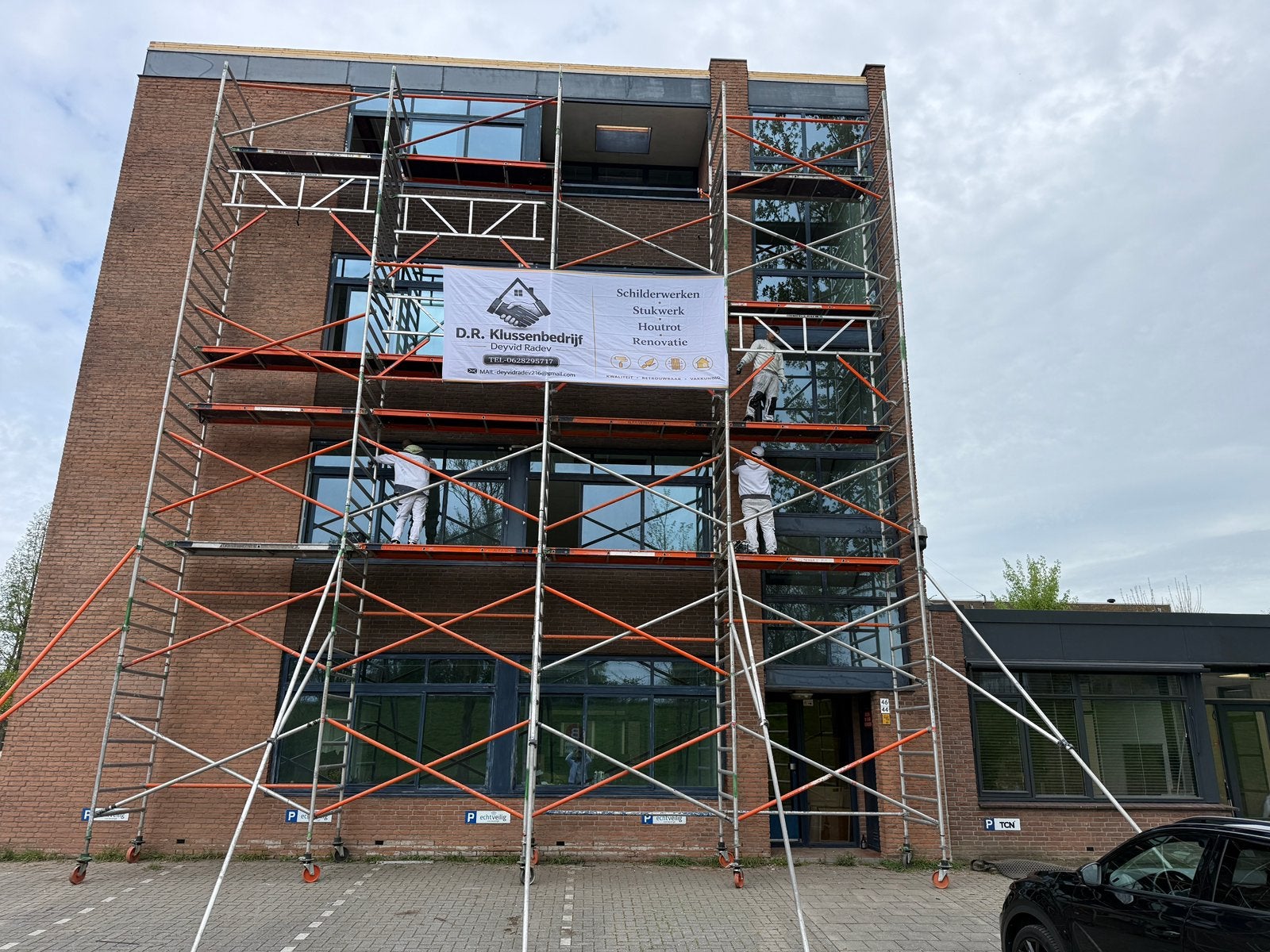 D.R. KLUSSENBEDRIJF  SCHILDERWERK • STUCWERK • RENOVATIE, Garantie, Behangen