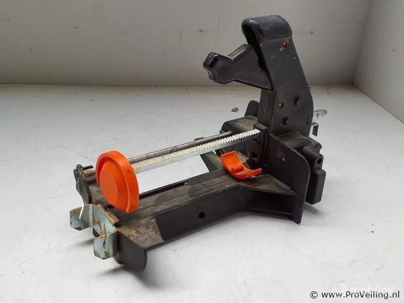 Online Veiling: Dispenser voor renovatiepasta, Gebruikt