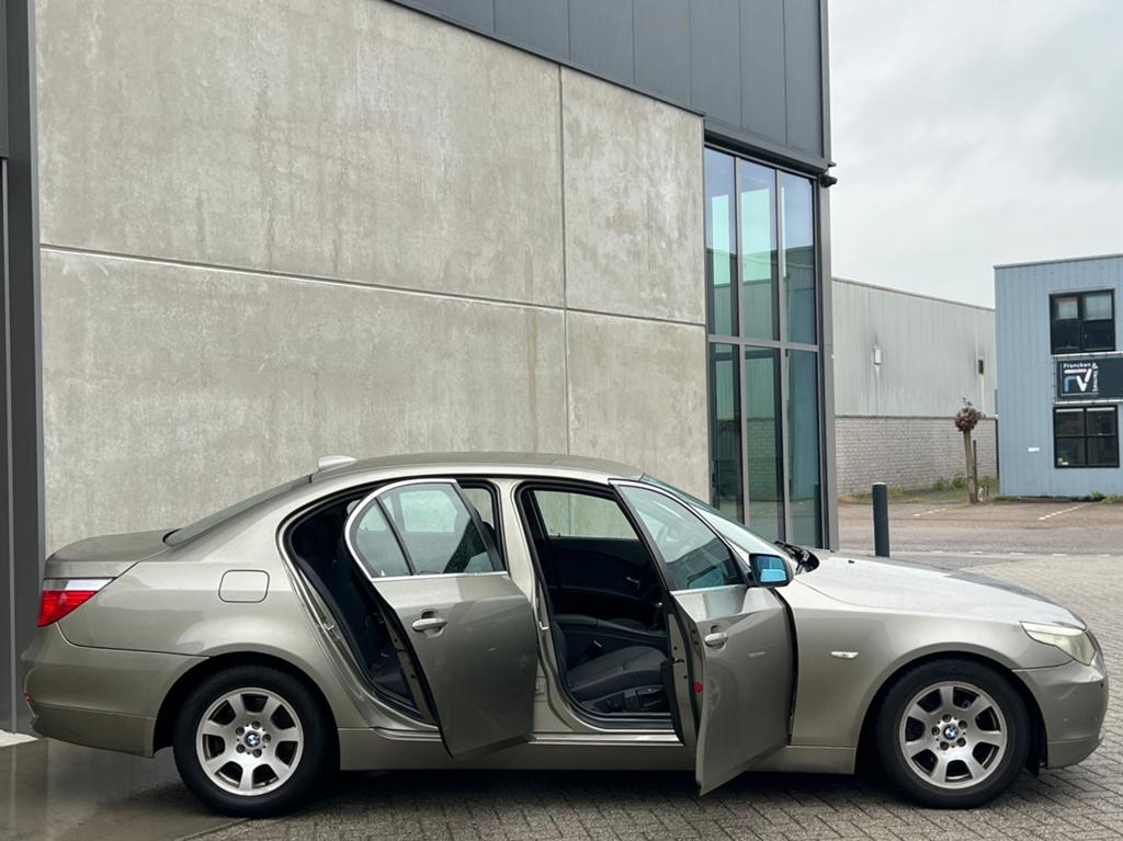 Leuke BMW 5-Serie 525i E60 Sedan Automaat 192PK Benzine/APK!, Automaat, 2000 kg, Bedrijf, Grijs