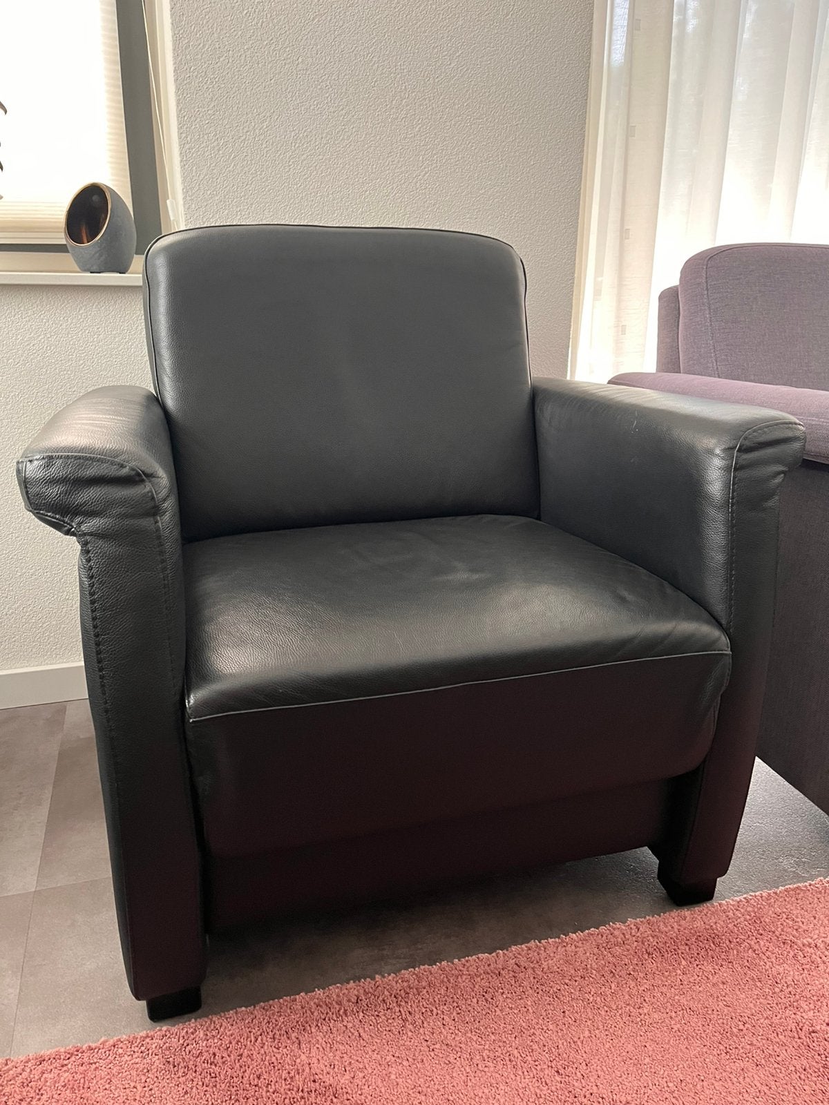 Zwart leren en grijs stoffen fauteuils, Ophalen, Minder dan 75 cm, Zo goed als nieuw, Modern