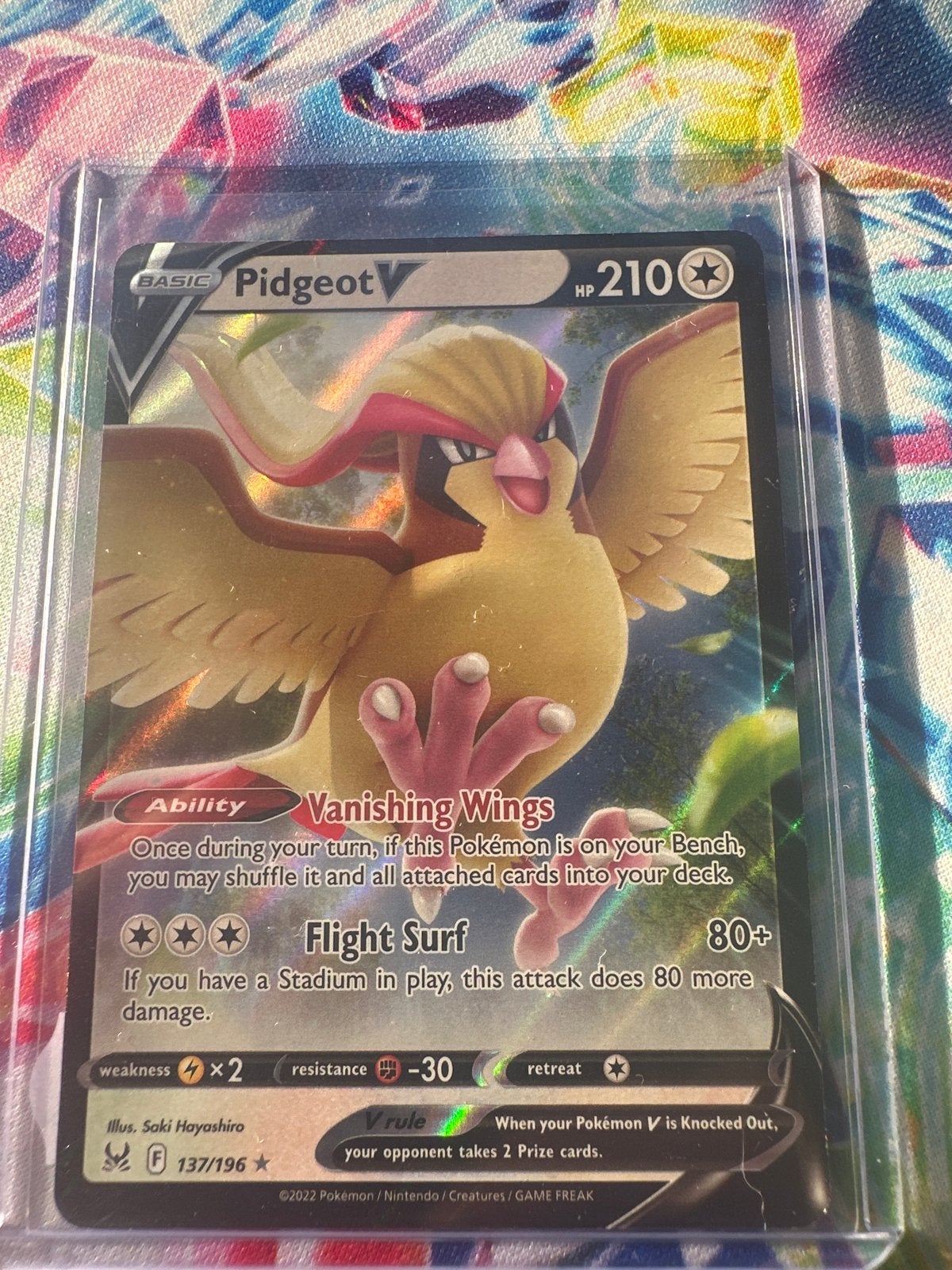 Pidgeot V 137/196 - Lost Origin Pokémon Kaart, Ophalen of Verzenden, Zo goed als nieuw, Losse kaart, Foil