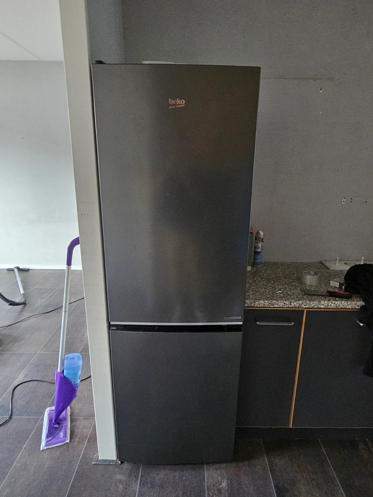 koelkast Beko grijs, 200 liter of meer, 60 cm of meer, Zonder vriesvak, Gebruikt
