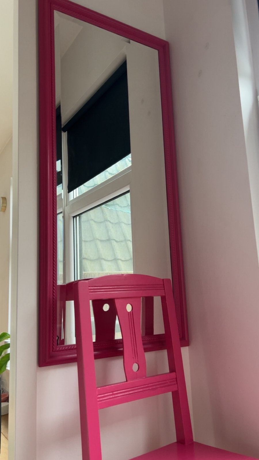 Stoel en spiegel roze (beschrijving), Ophalen, Zo goed als nieuw