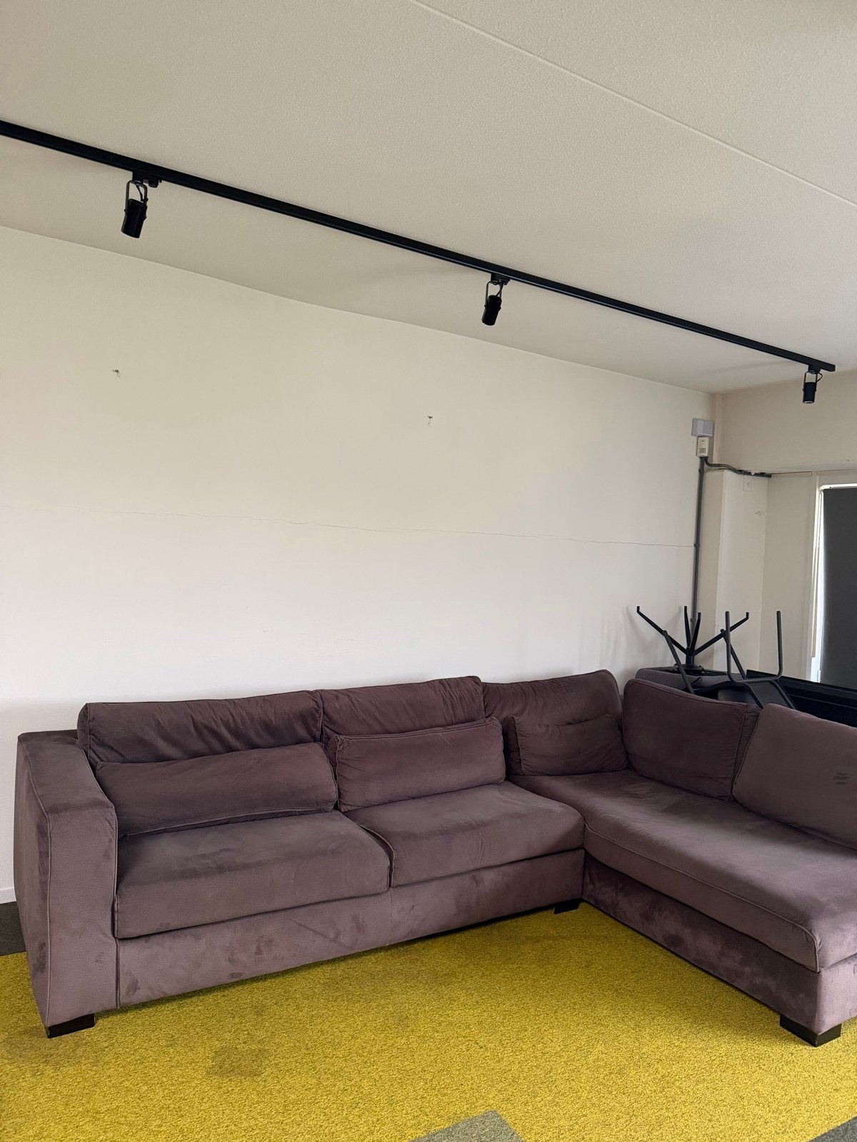 Comfortabele hoekbank in bruine stof, Ophalen, 250 tot 300 cm, Gebruikt, 125 tot 150 cm