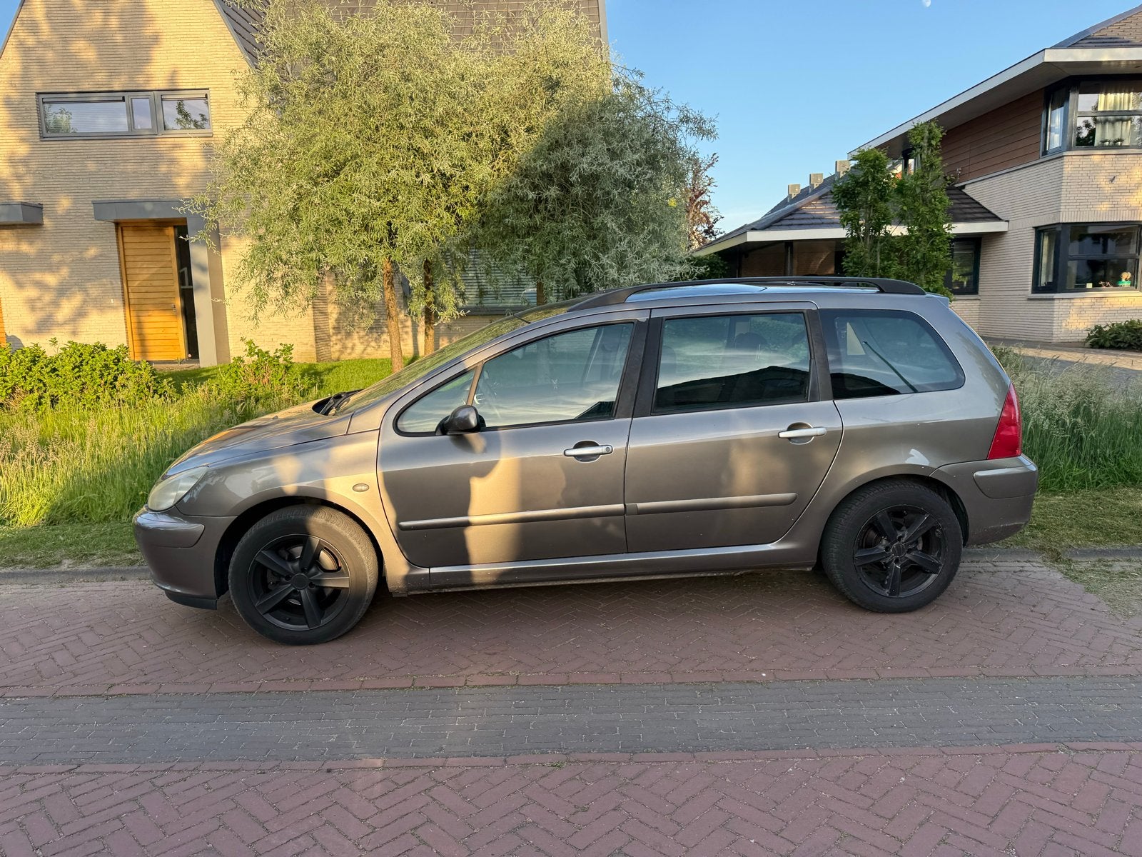 Peugeot 307 2.0 16V SW AUT 2003 Grijs 7 persoons, Auto's, Zwart, 4 cilinders, 7 stoelen, Particulier