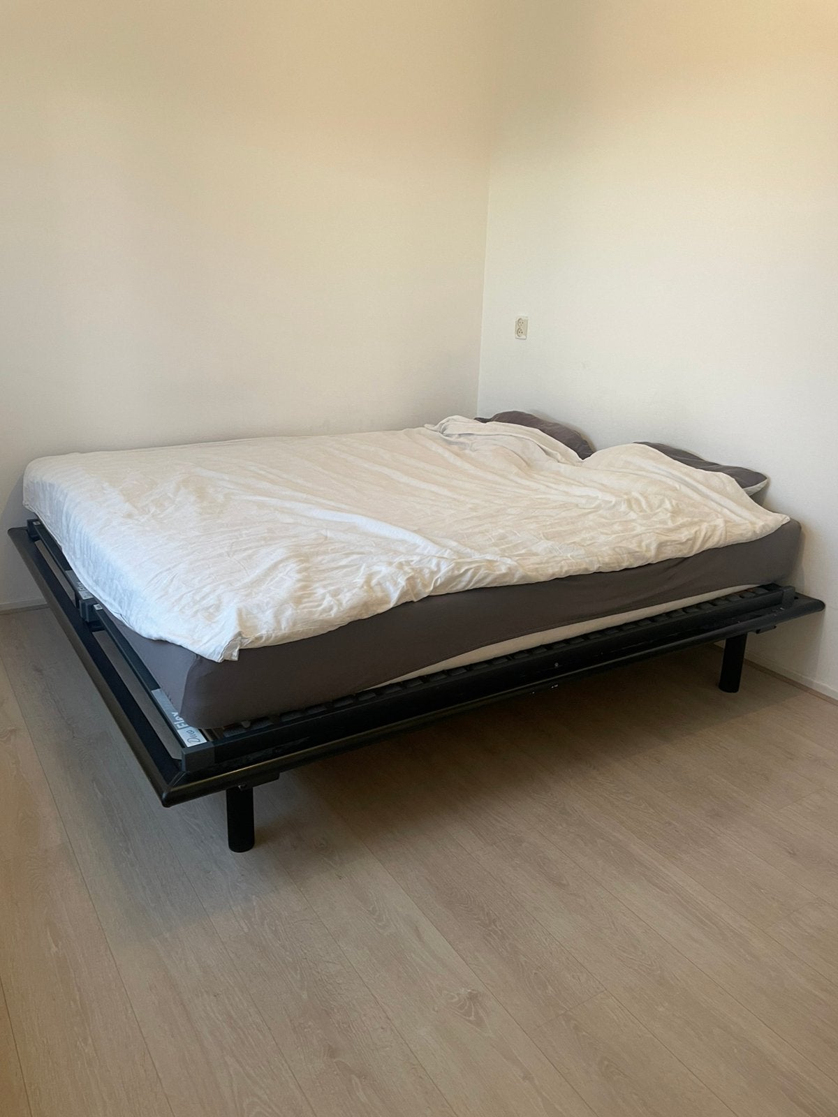 Bed 160/200, Ophalen, Tweepersoons, Zo goed als nieuw, Metaal