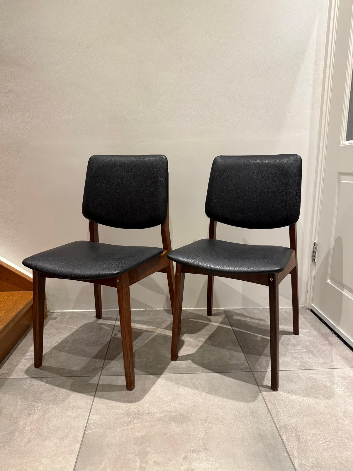 Vintage eetkamerstoelen 2 mid century, Hout, Ophalen of Verzenden, Zo goed als nieuw, Twee