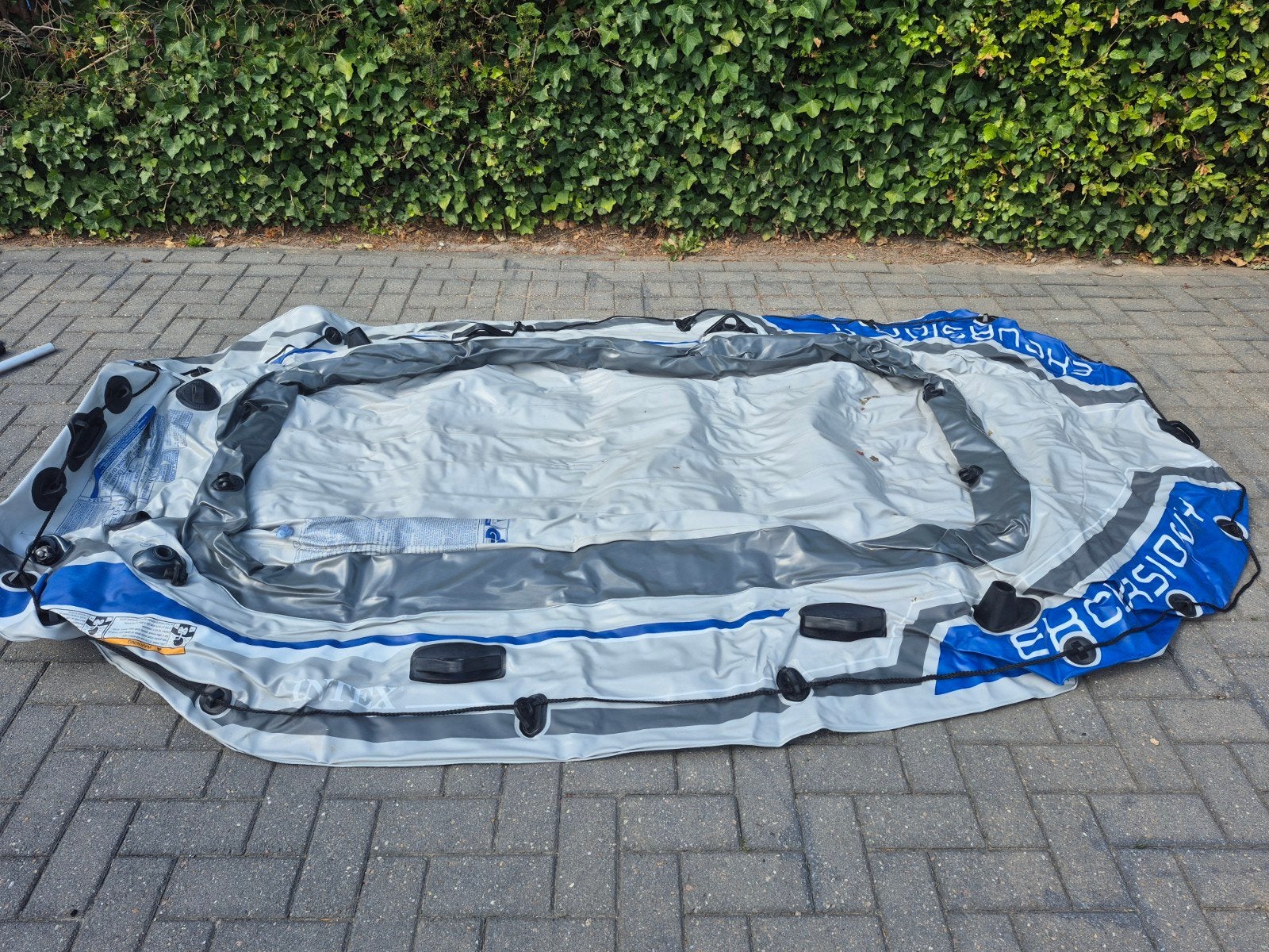 Intex Excursion 4 opblaasboot met bootkar en accessoires, Watersport en Boten, Rubberboten, Gebruikt, Overige merken, PVC, Inclusief trailer