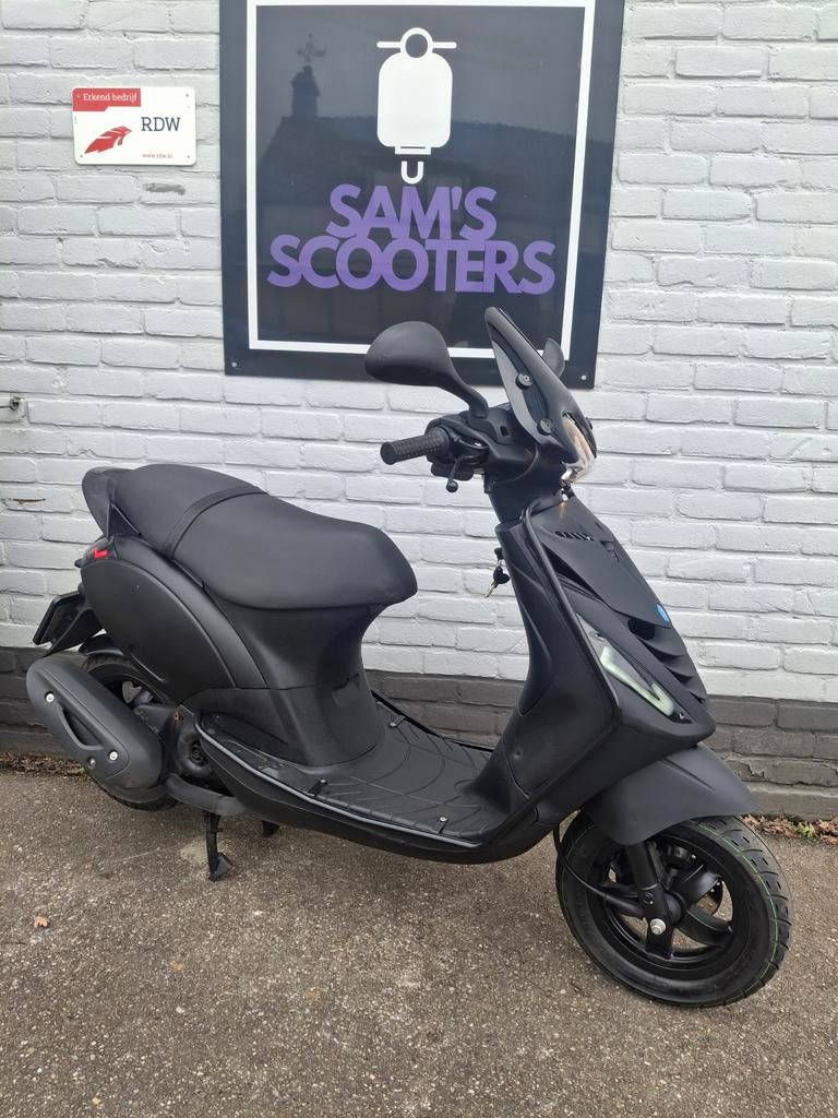 Piaggio Zip | 2023 | Black on Black, Ophalen, Gebruikt, Maximaal 45 km/u, Zip