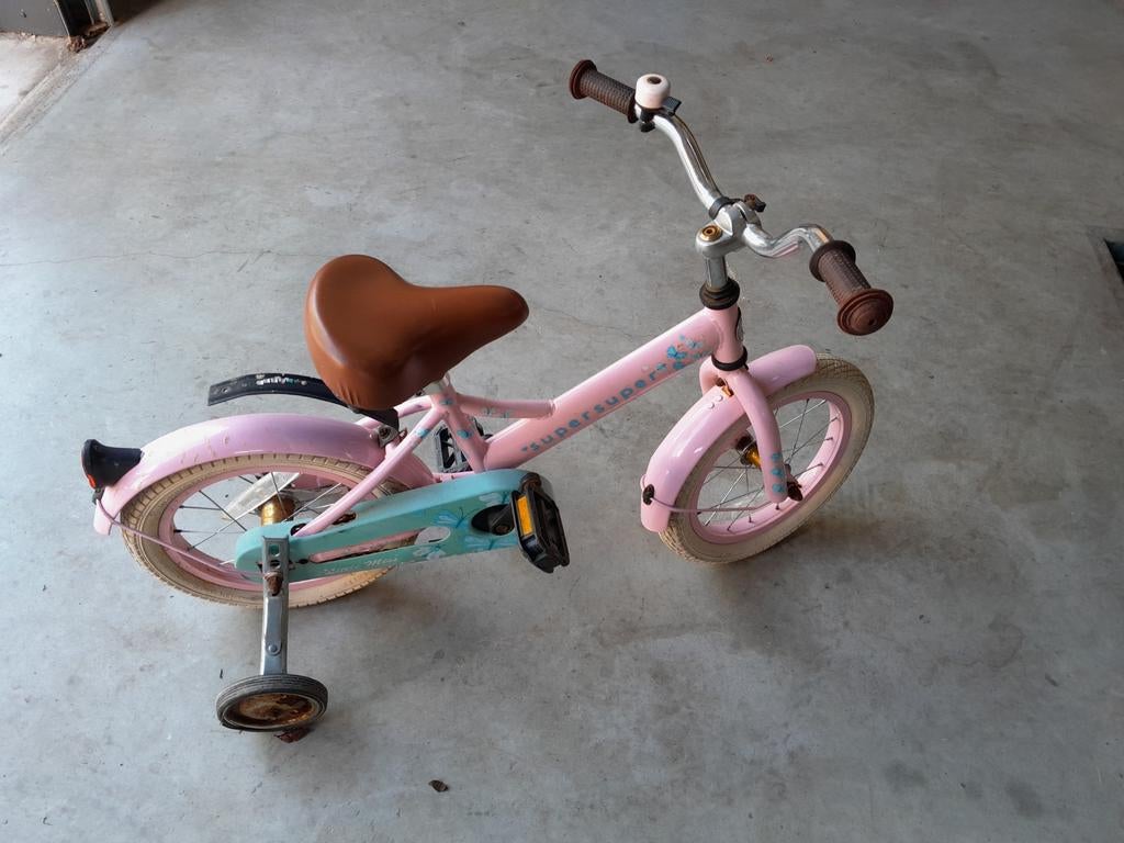Roze kinderfiets met zijwieltjes - Supersuper, Ophalen of Verzenden