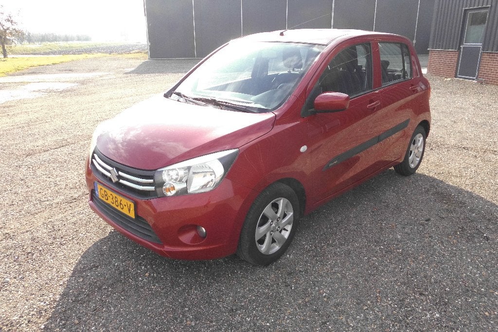 Suzuki Celerio 1.0 Dualjet 50KW  Bj 2015  Rood Metallic, Auto's, Bluetooth, 400 kg, 68 pk, Origineel Nederlands