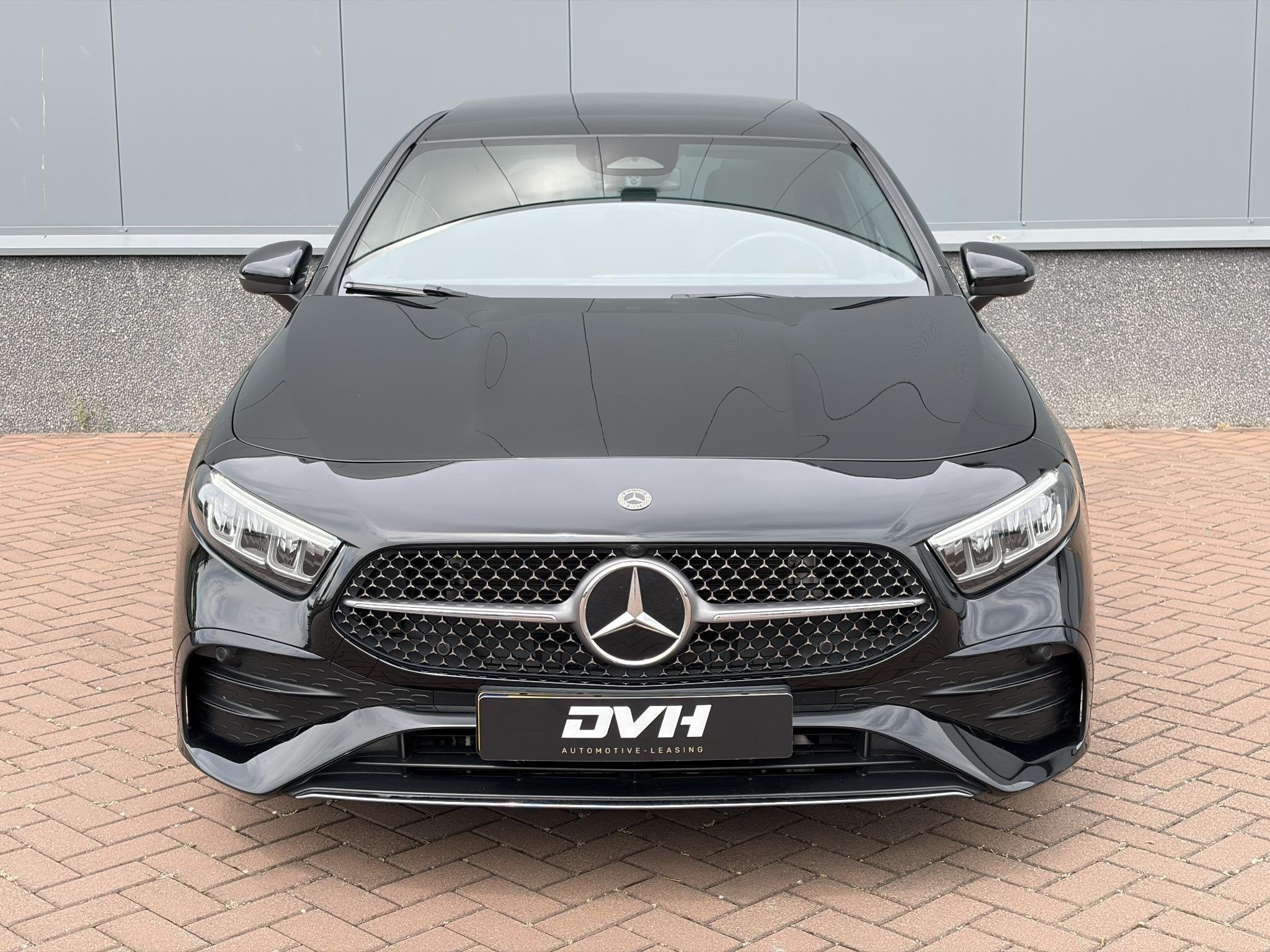 Mercedes-Benz A-klasse 180 AMG Line PANO | 360 CAMERA | CARP, 136 pk, Gebruikt, 4 cilinders, Zwart
