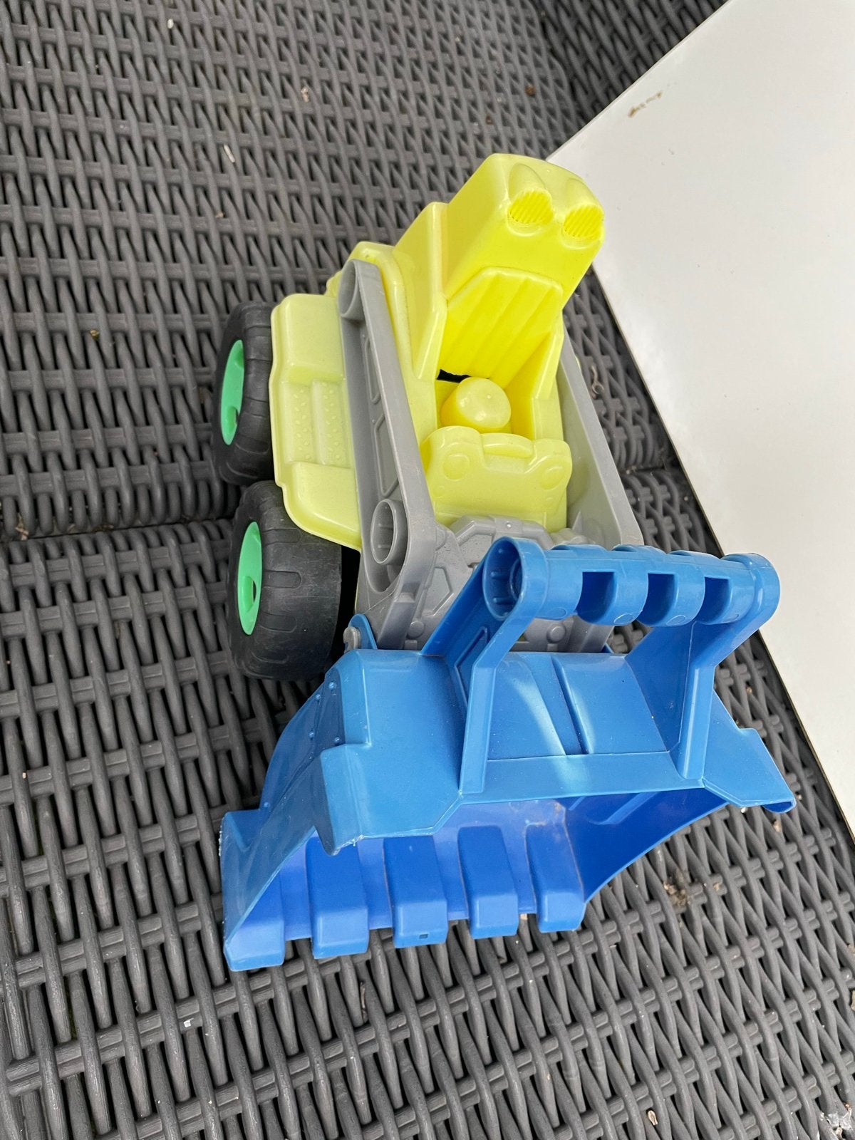 Grote gele speelgoed graafmachine met blauwe schep, Ophalen of Verzenden, Gebruikt, Overige typen