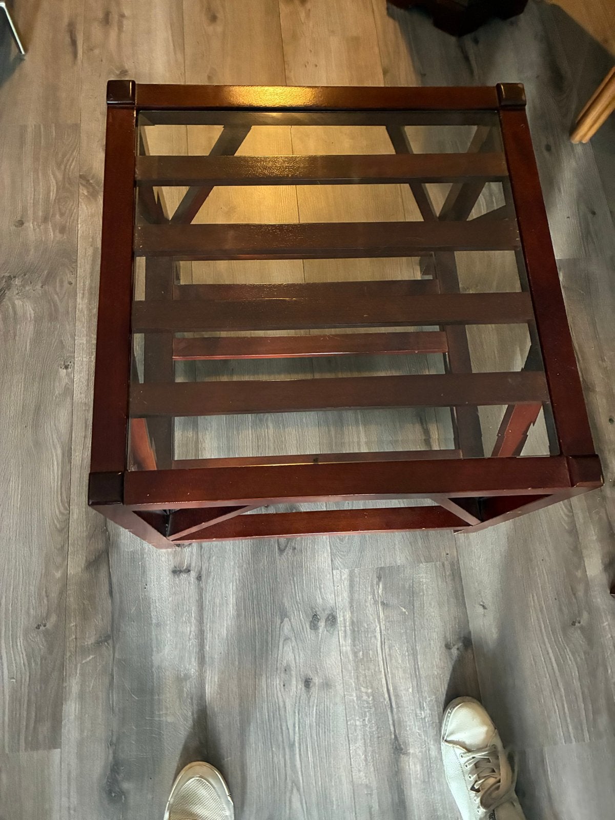 Vierkante houten bijzettafel met glazen blad - 60x60x48 cm, Huis en Inrichting, Gebruikt, Vierkant, 55 tot 75 cm, Hout