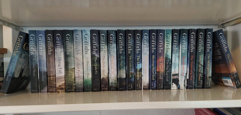 Elly Griffiths - detectives (Engelstalig)-24 titels, Boeken, Ophalen of Verzenden, Gelezen, Elly Griffiths