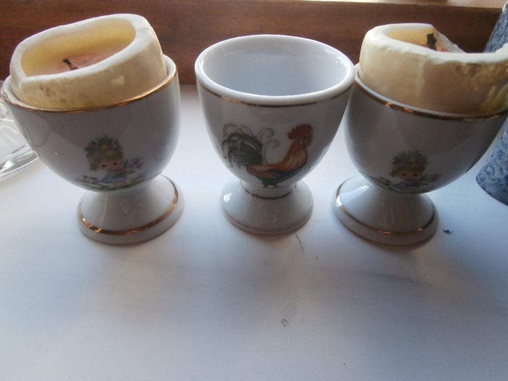 Servies eierdoppen meisje met poes en haan eierdop ei houder, Gebruikt, Ophalen of Verzenden, Schaal of Schalen, Overige stijlen