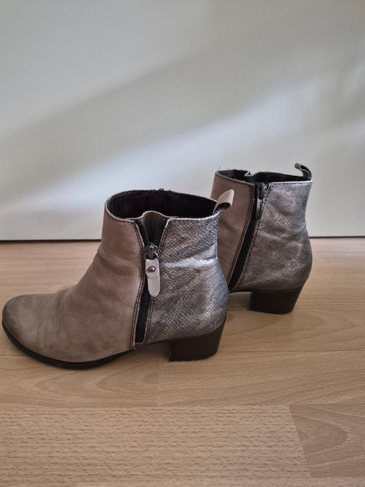 Enkellaarsjes Tamaris, Kleding | Dames, Schoenen, Ophalen of Verzenden, Gedragen, Grijs