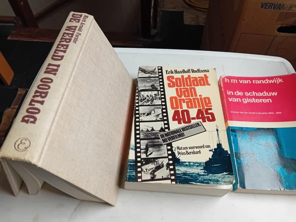 8 boeken de Tweede Wereldoorlog - voor rommelmarkten, Ophalen of Verzenden