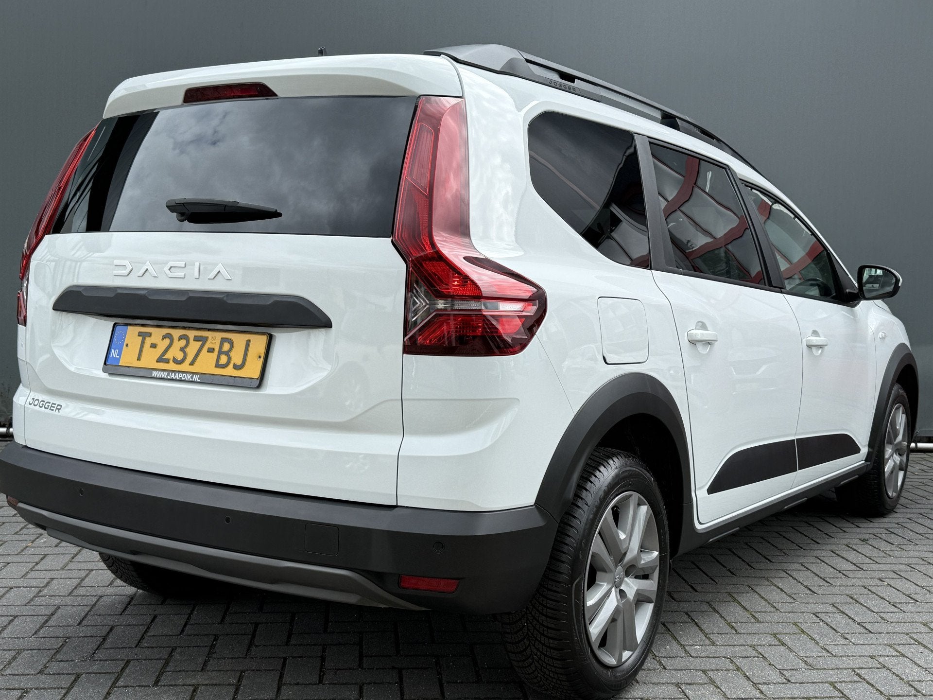 Dacia Jogger BWJ 2023 1.0 TCe 92 PK 100 ECO-G Expression 5p., Auto's, Voorwielaandrijving, Stof, Gebruikt, Met garantie (alle)