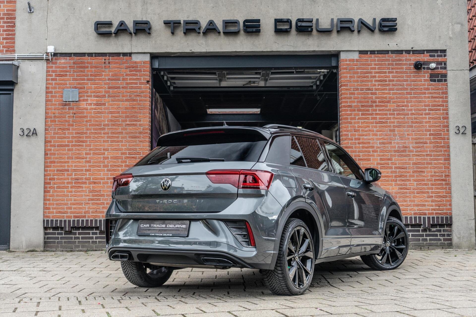 Volkswagen T-Roc 1.5 TSI R-Line Pano / Memory / Beats, Zwart, 4 cilinders, 150 pk, Leder