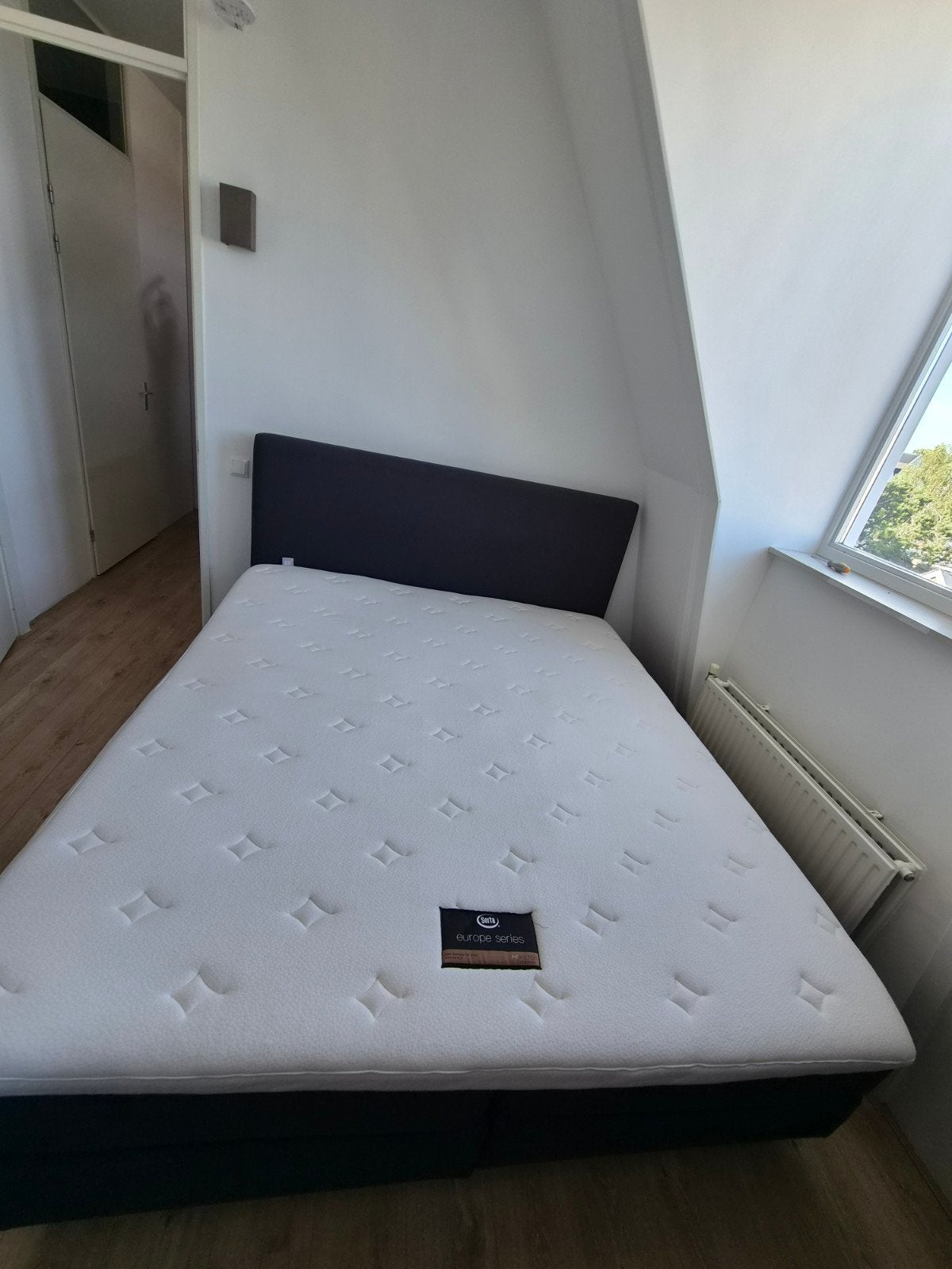 Serta Hilton Europe Boxspring 180x200 inclusief topmatras, Ophalen, Tweepersoons, Zo goed als nieuw, 180 cm