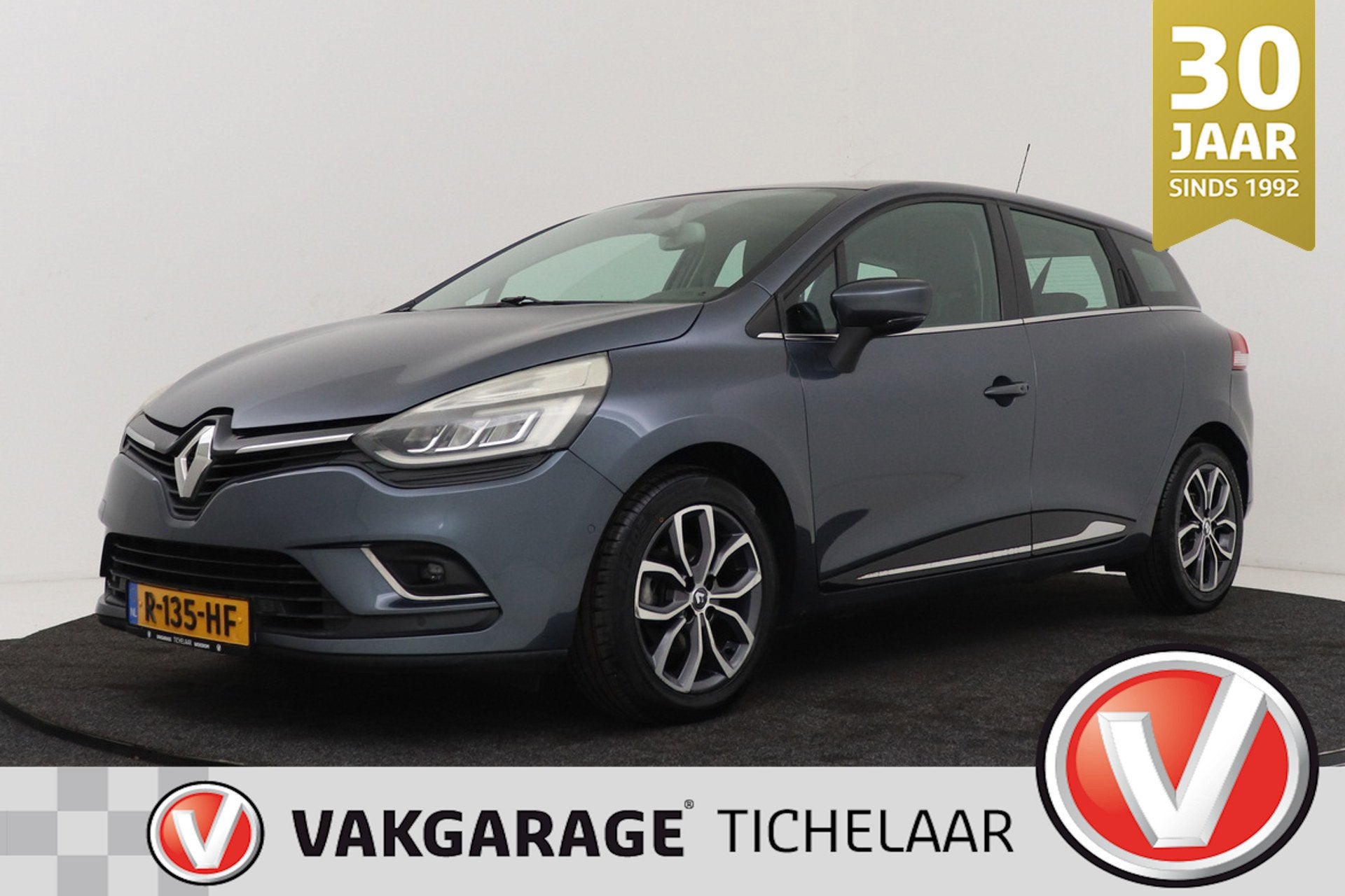 Renault Clio Estate 1.2 Intens | Panoramadak | Automaat | St, 4 cilinders, Leder en Stof, 615 kg, 57 €/maand