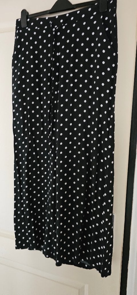 Zwart/witte wijde polkadot broek, maat 40/42., Zwart, Maat 42/44 (L), Ophalen of Verzenden, Zo goed als nieuw