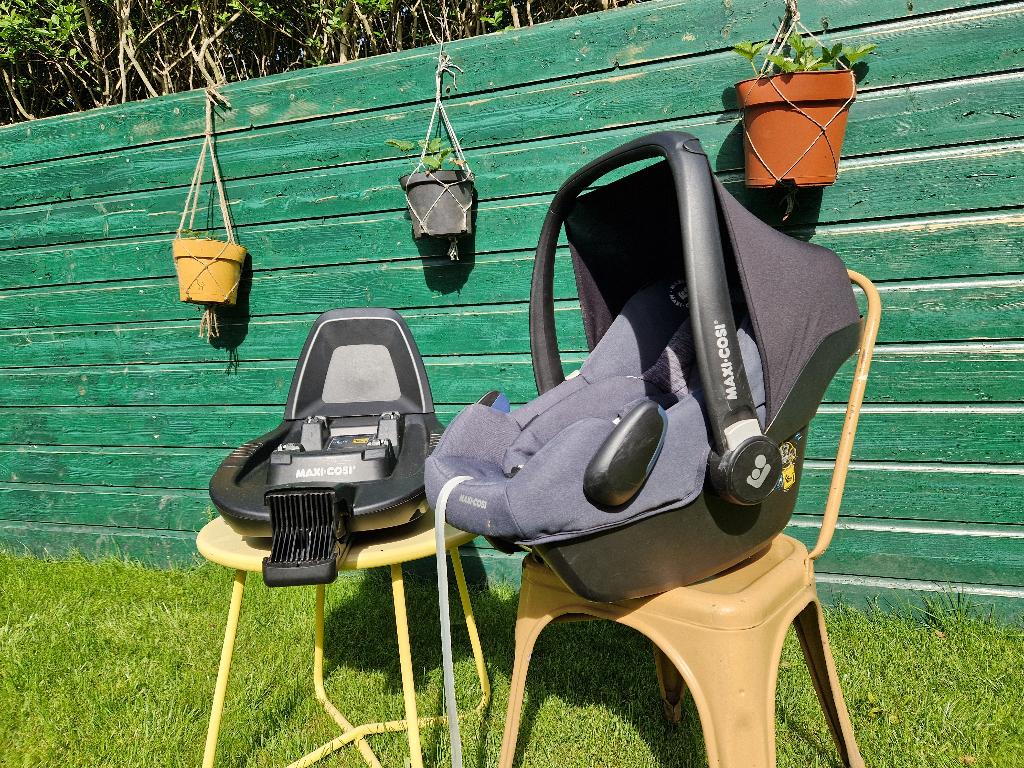 Maxi Cosi Pebble met FamilyFix 2, Ophalen, Autogordel of Isofix, Gebruikt, 0 t/m 13 kg