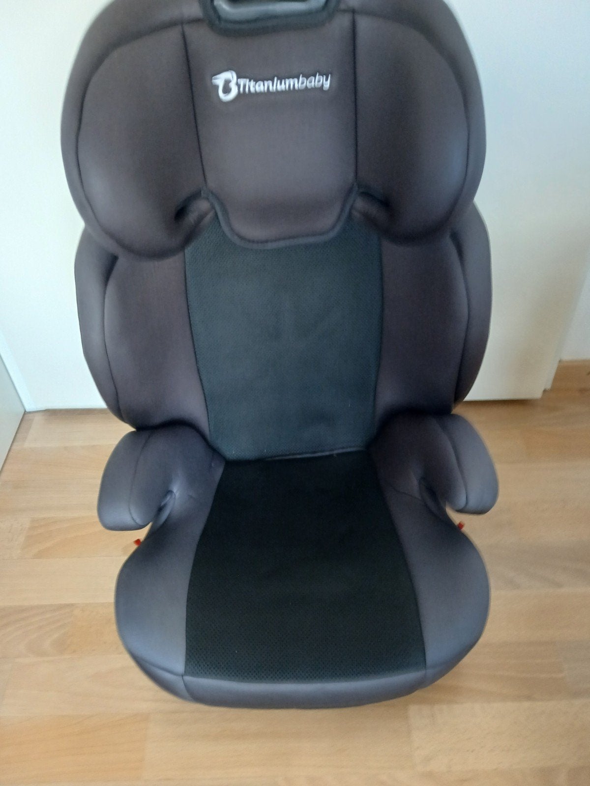 Titaniumbaby Autostoel, Autogordel, 15 t/m 36 kg, Afneembare rugleuning, Zo goed als nieuw