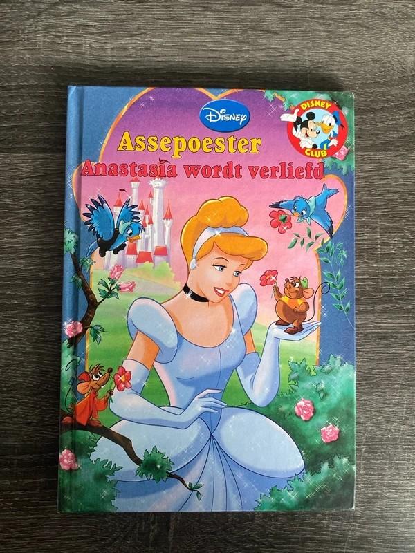Disney Assepoester Anastasia wordt verliefd boek met CD, Boeken, Ophalen of Verzenden, Zo goed als nieuw, Sprookjes