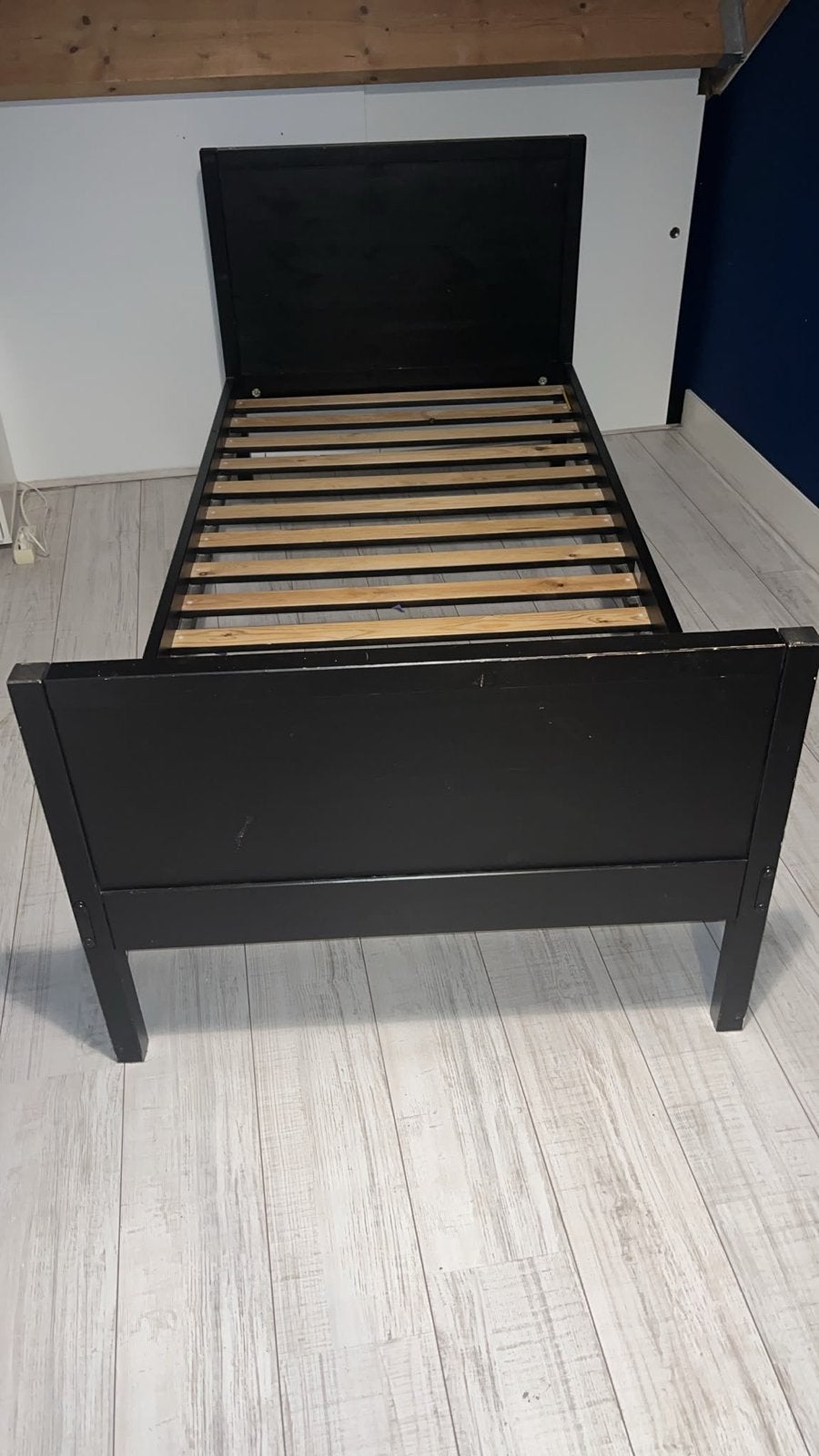 Eenpersoonsbed 90x200 cm, donker hout, nog te schilderen, Ophalen, Gebruikt, 90 cm, Eenpersoons