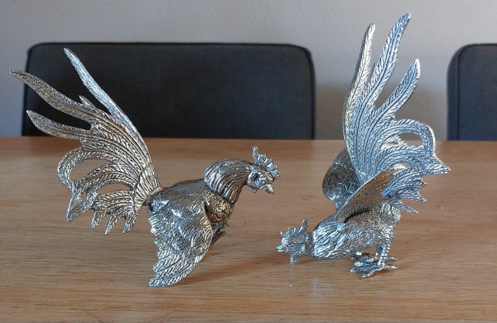 Set van 2 zilverkleurige Kemphanen beelden, Ophalen