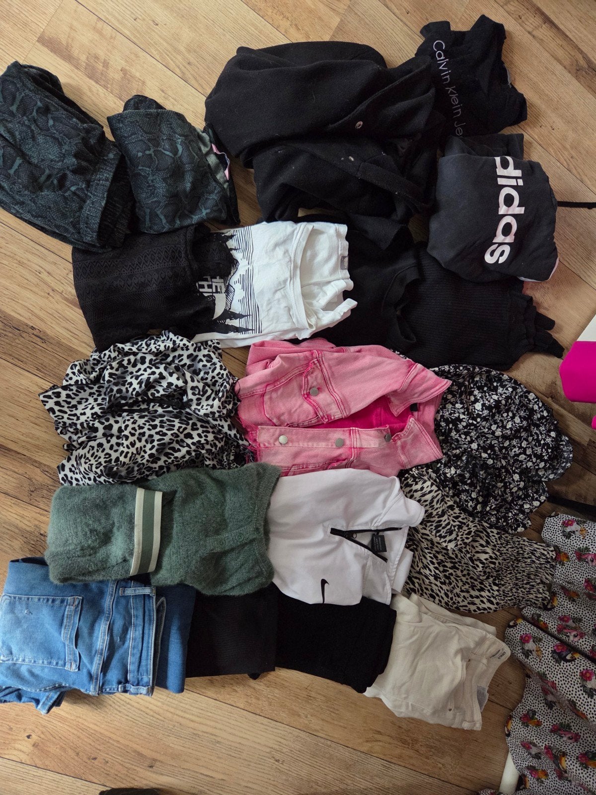 Groot kledingpakket maat M: broeken, blousjes, jas, truien, Ophalen
