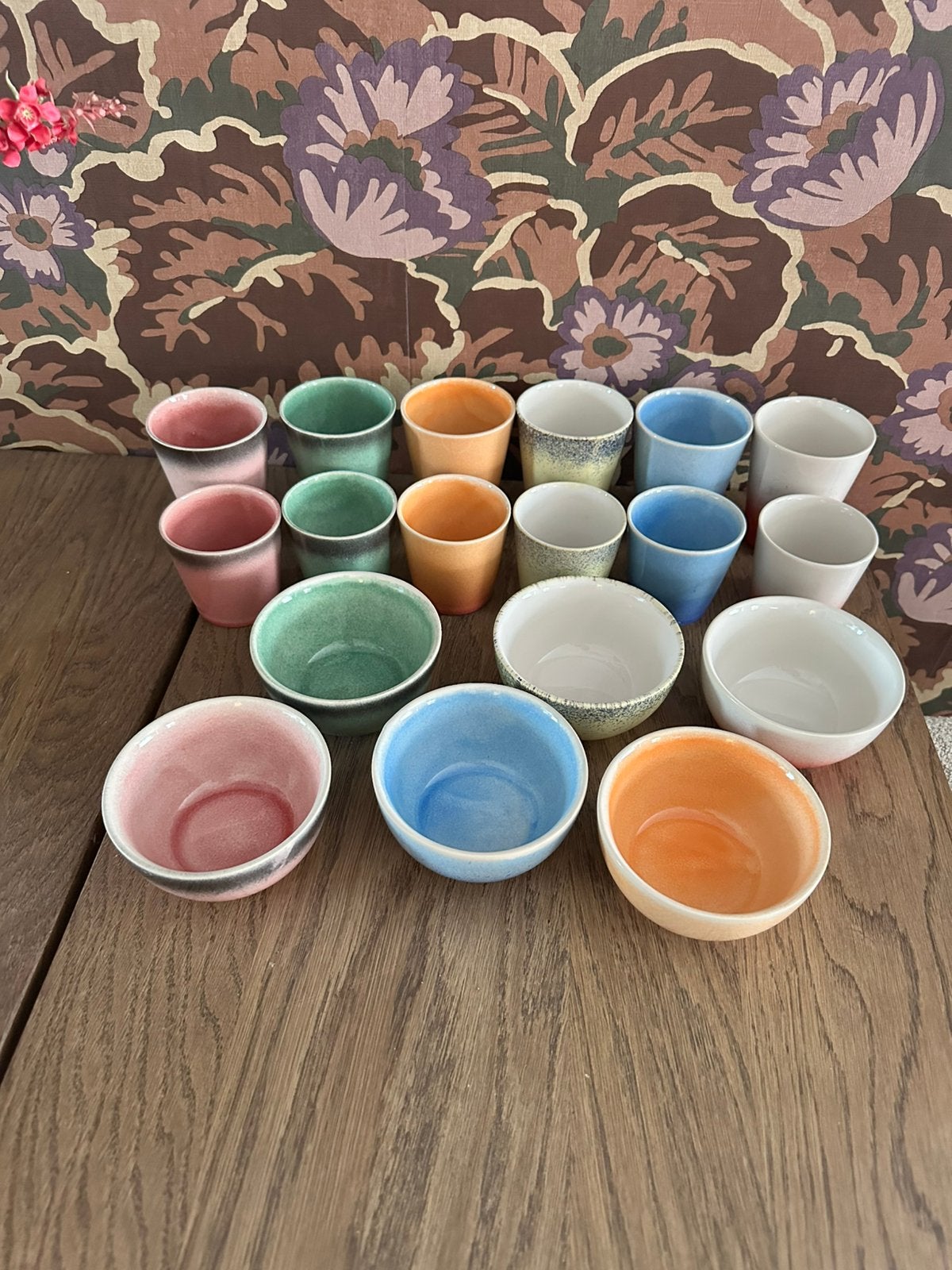Gekleurd servies z.g.a.n., Huis en Inrichting, Keuken | Servies, Ophalen, Aardewerk, Modern, Kop(pen) en/of Schotel(s)